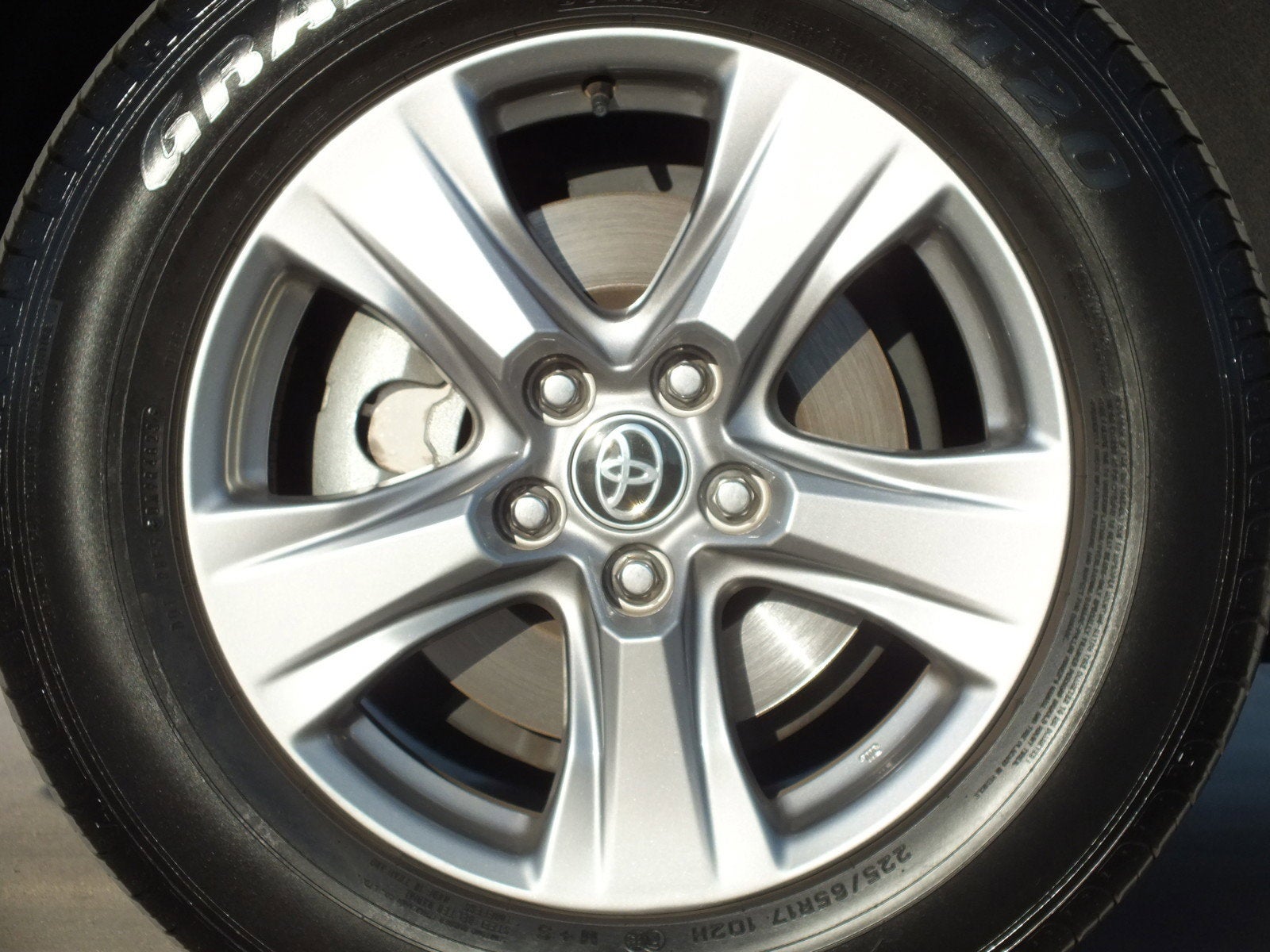 2024 Toyota RAV4 XLE FWD *CLEAN CARFAX*