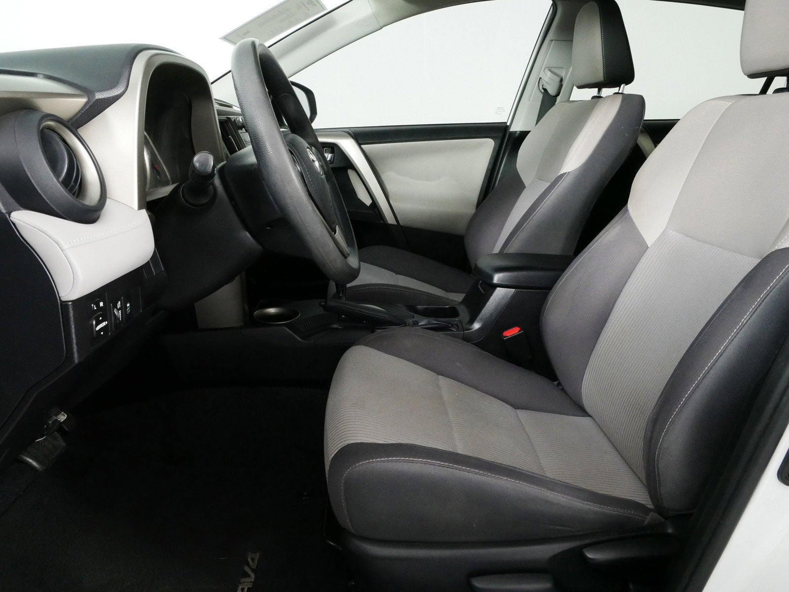 2015 Toyota RAV4 XLE FWD *CLEAN CARFAX*
