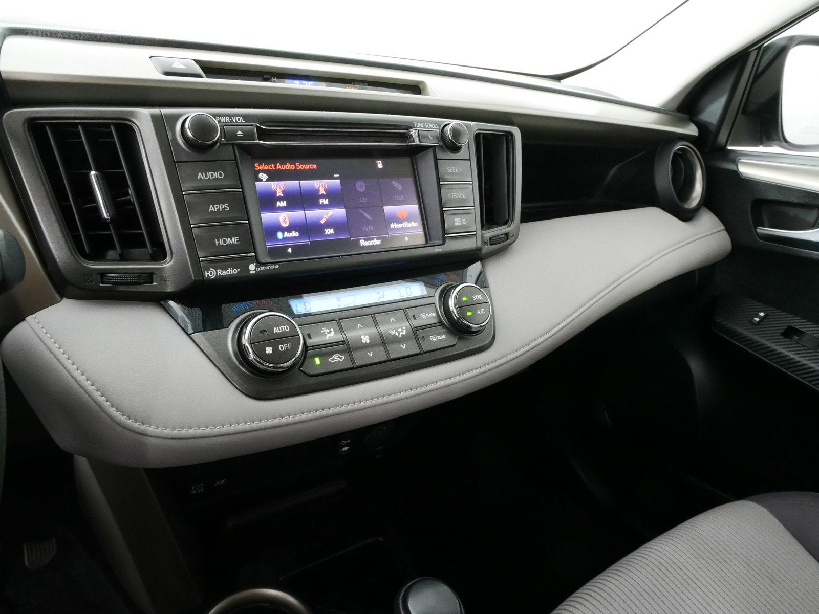 2015 Toyota RAV4 XLE FWD *CLEAN CARFAX*