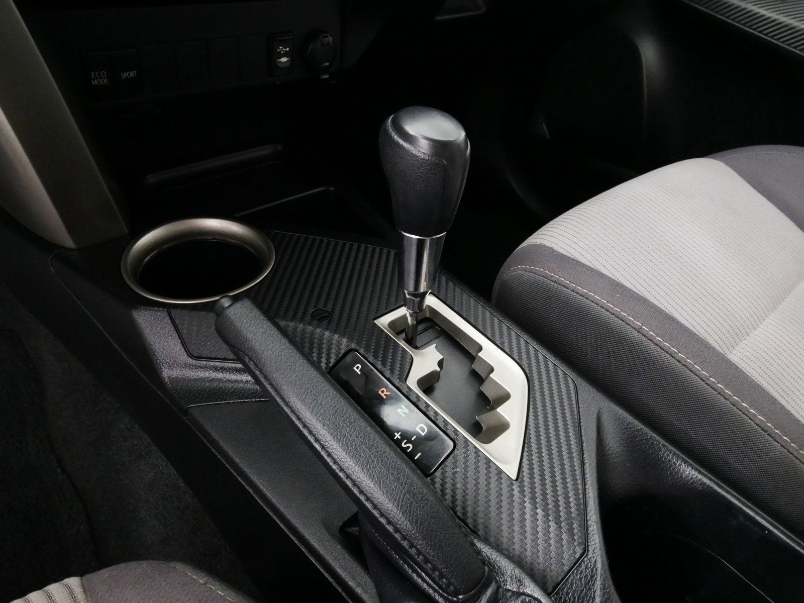2015 Toyota RAV4 XLE FWD *CLEAN CARFAX*