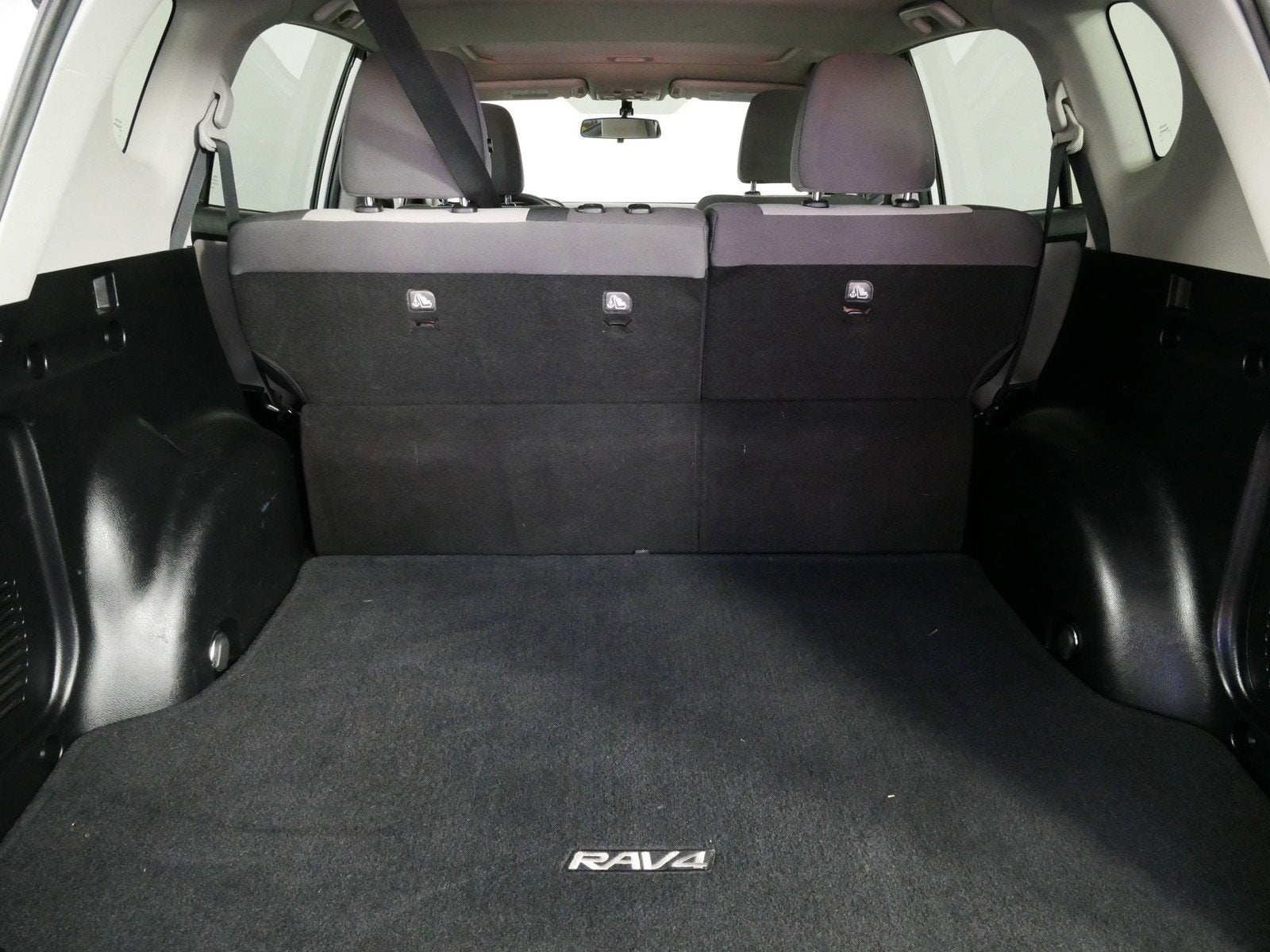 2015 Toyota RAV4 XLE FWD *CLEAN CARFAX*