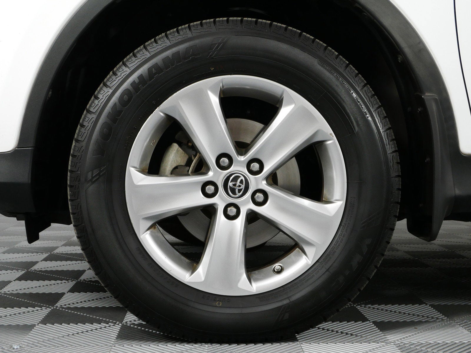 2015 Toyota RAV4 XLE FWD *CLEAN CARFAX*