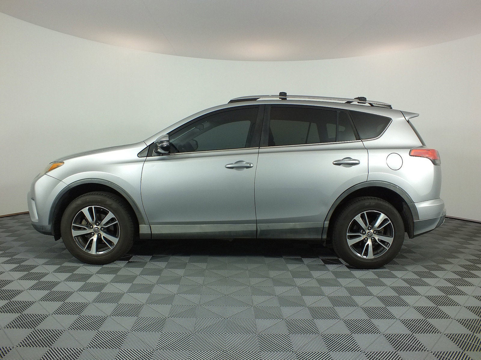 2016 Toyota RAV4 XLE *CLEAN CARFAX*