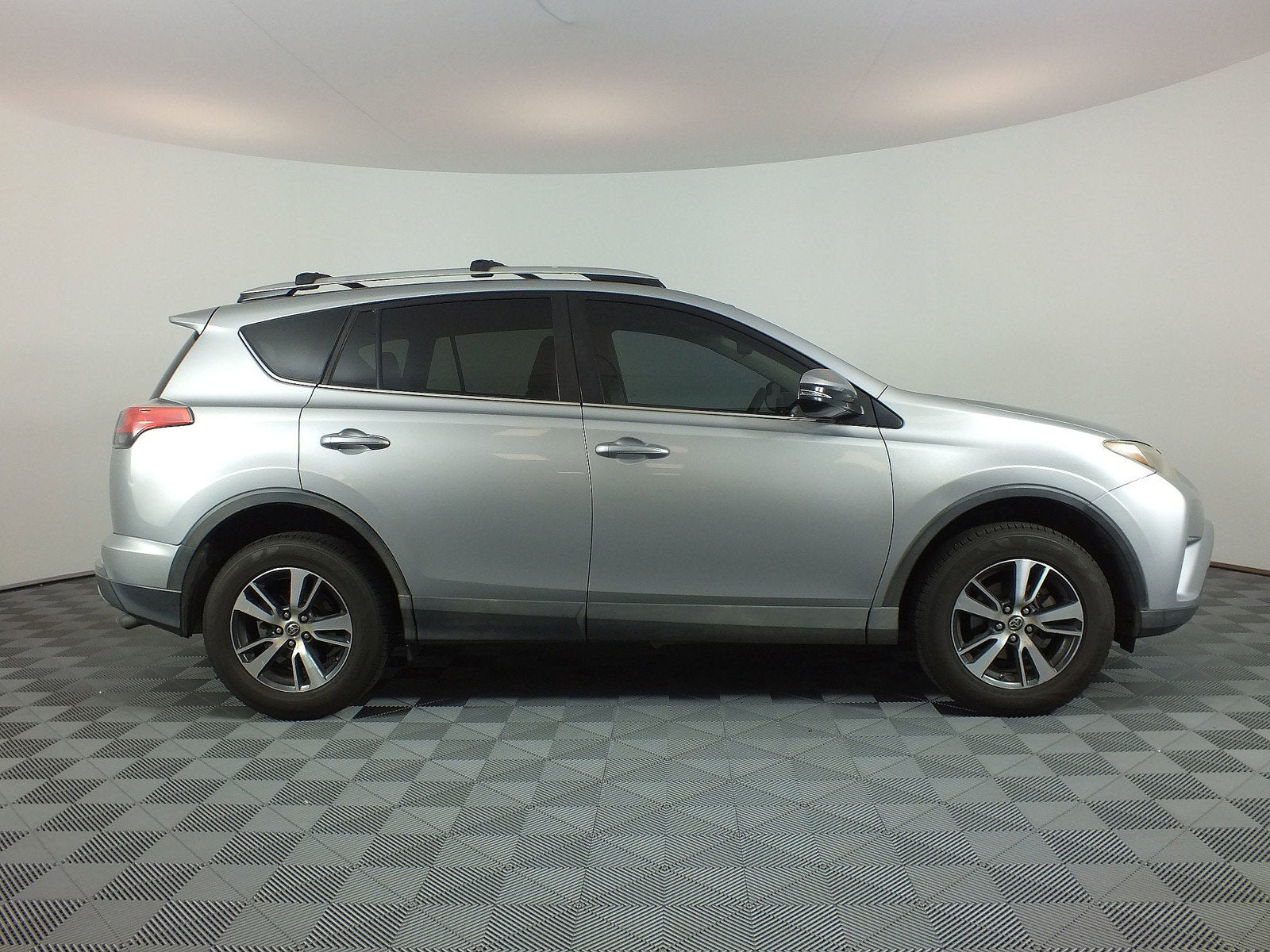 2016 Toyota RAV4 XLE *CLEAN CARFAX*