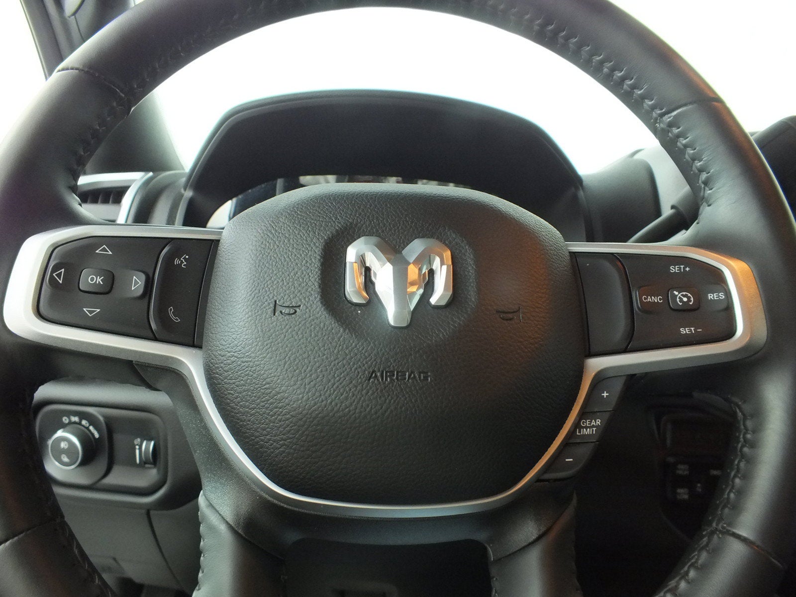 2024 RAM 3500 Big Horn 4WD *1-OWNER! LOW MILES!*
