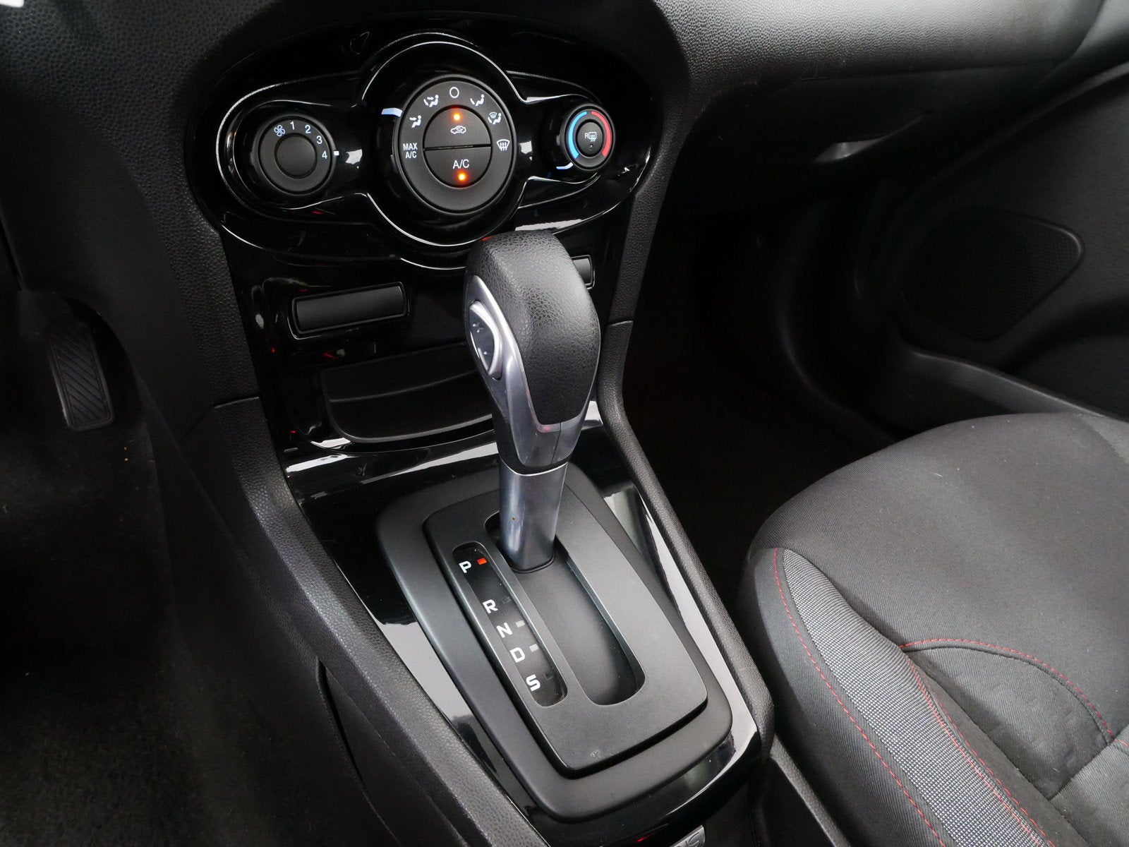 2014 Ford Fiesta SE *ONLY 45K MILES!*