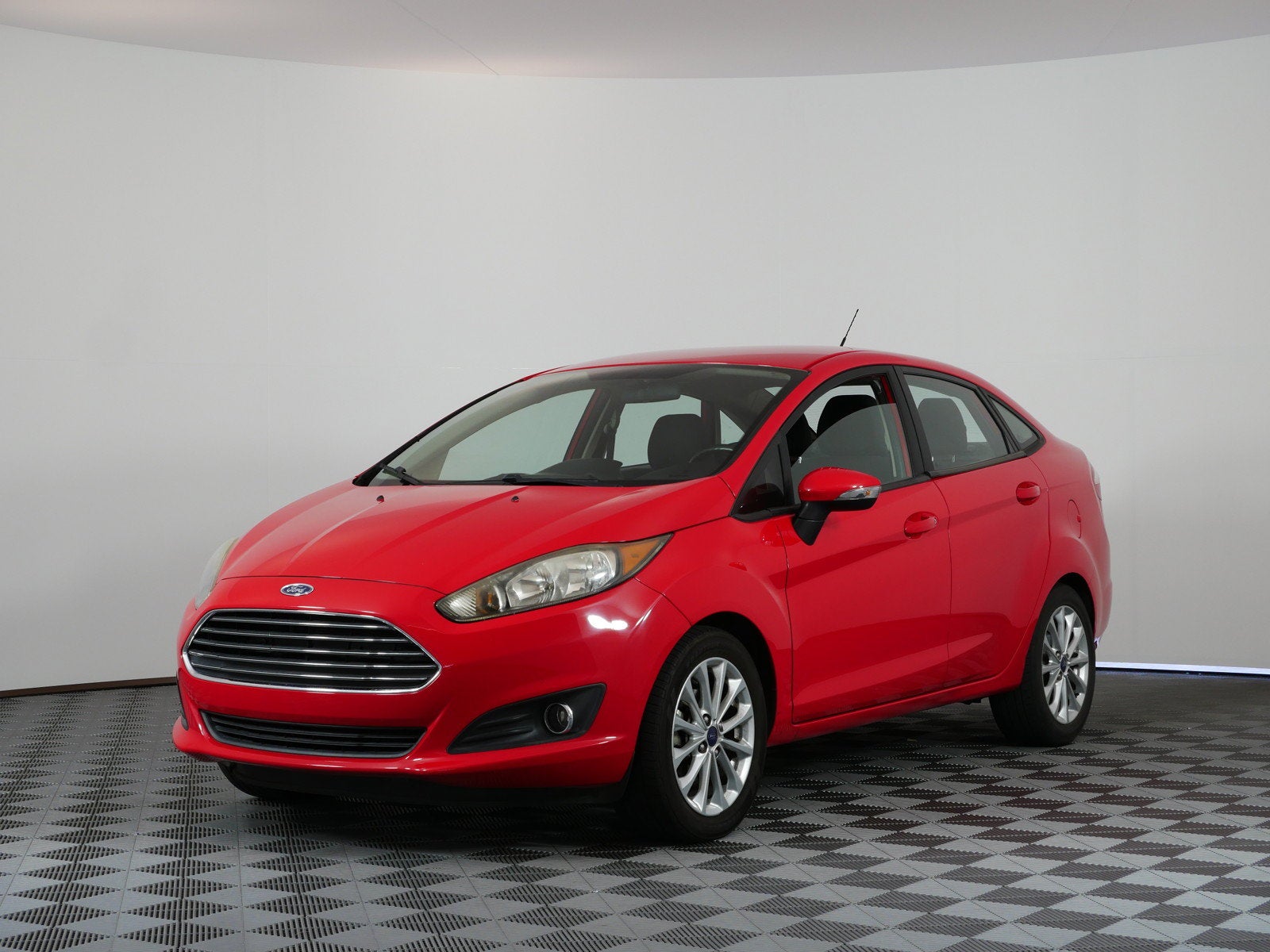 2014 Ford Fiesta SE *ONLY 45K MILES!*