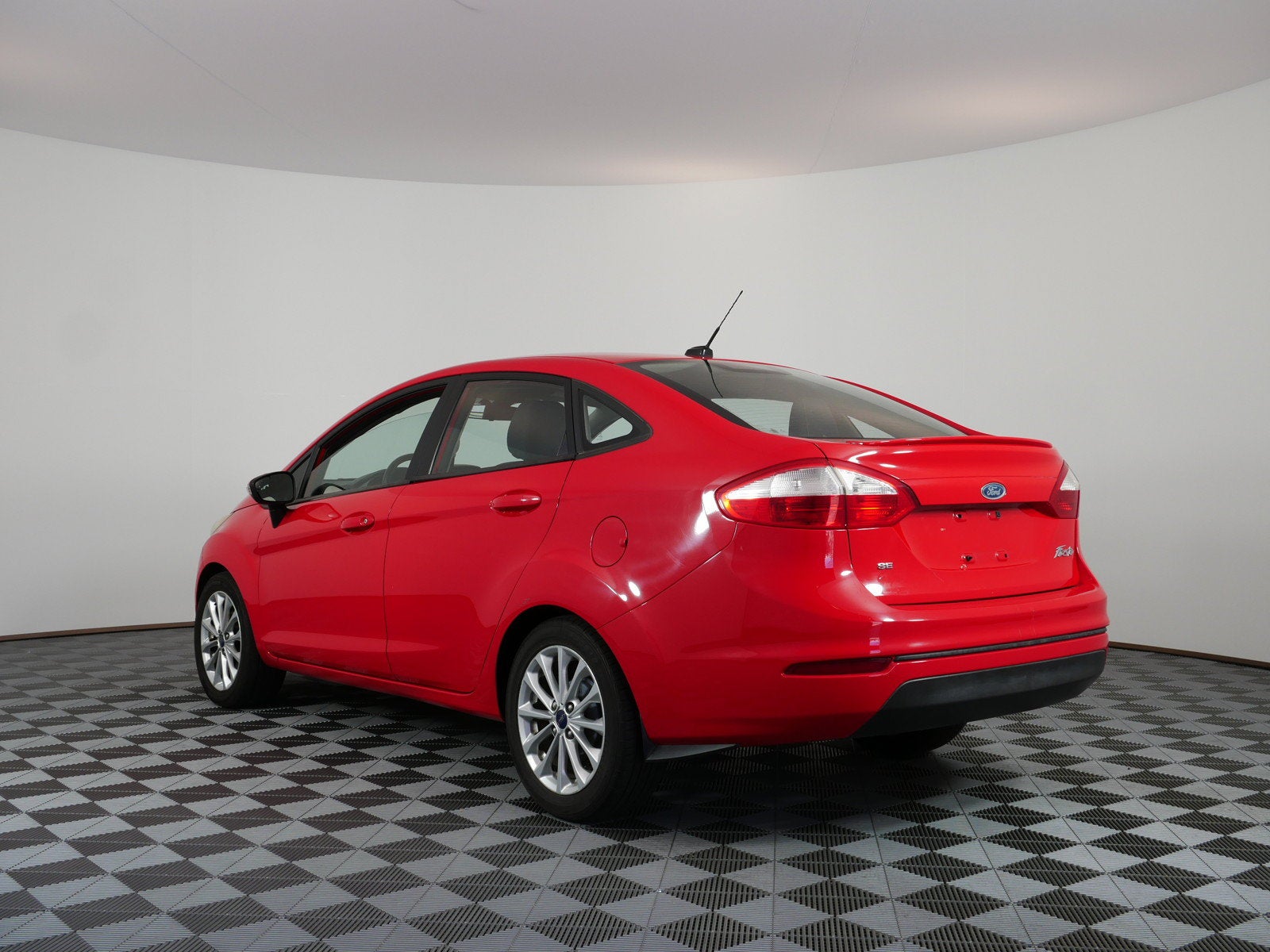 2014 Ford Fiesta SE *ONLY 45K MILES!*