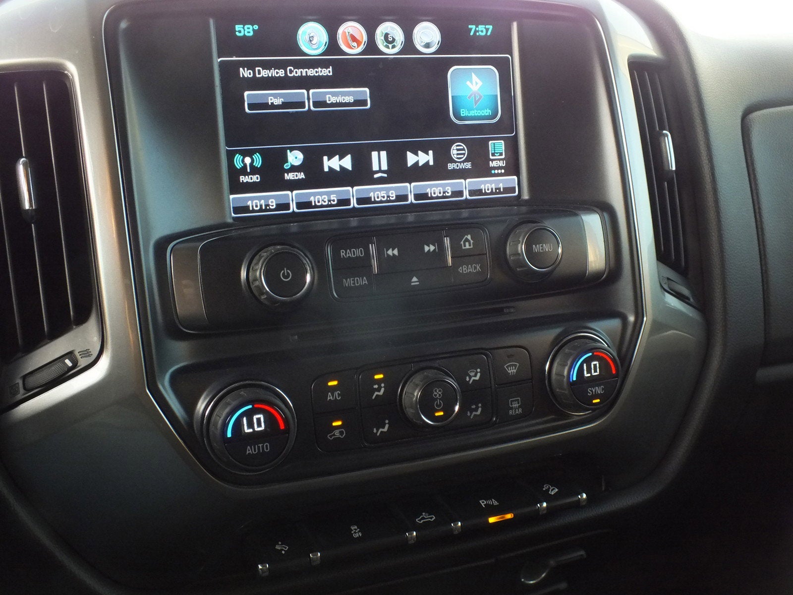 2017 Chevrolet Silverado 1500 LT 4WD *CLEAN CARFAX*