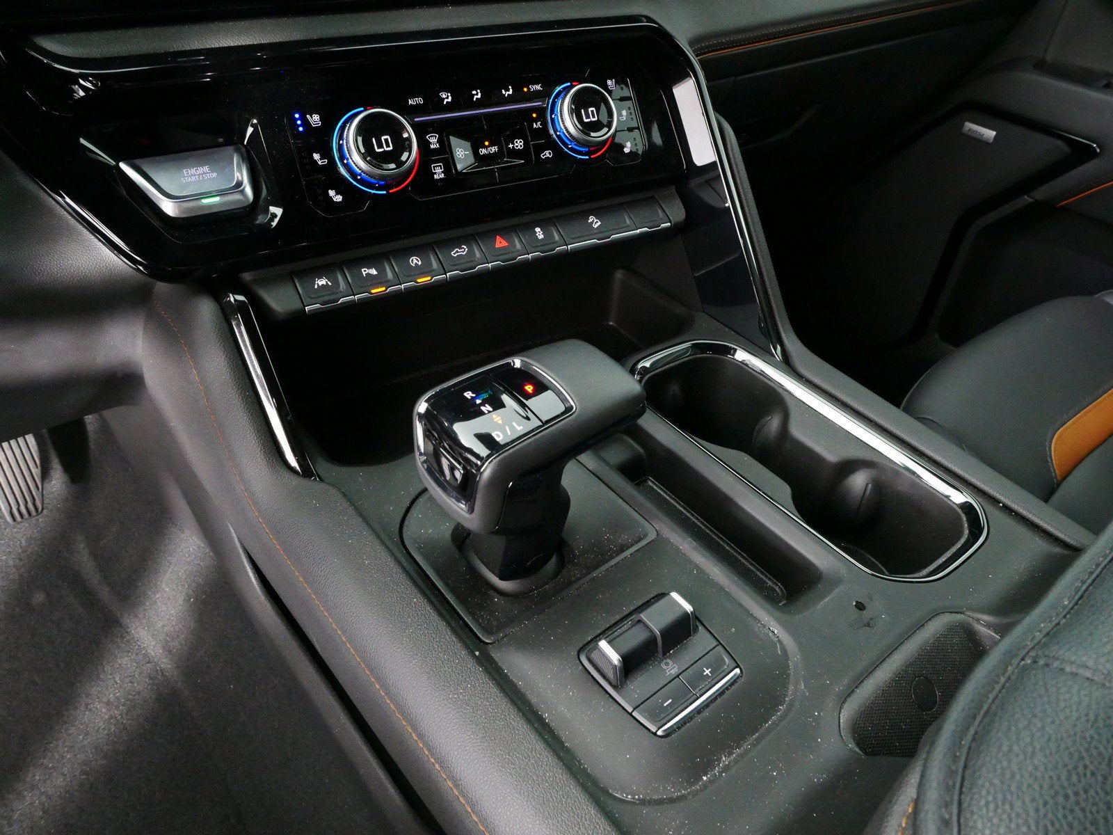 2025 GMC Sierra 1500 AT4 4WD *1-OWNER! ONLY 11K MILES!*