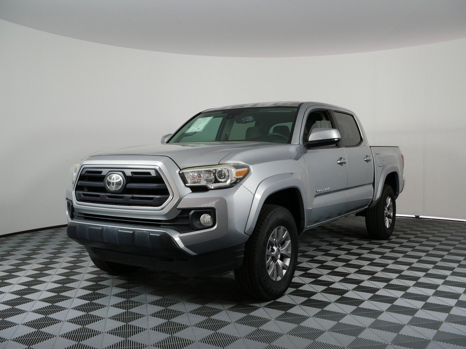 2018 Toyota Tacoma SR5 *1-OWNER! CLEAN CARFAX*
