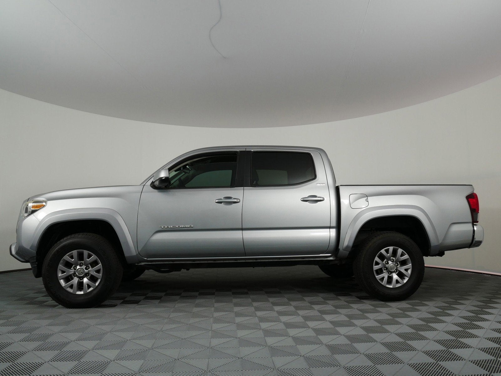 2018 Toyota Tacoma SR5 *1-OWNER! CLEAN CARFAX*