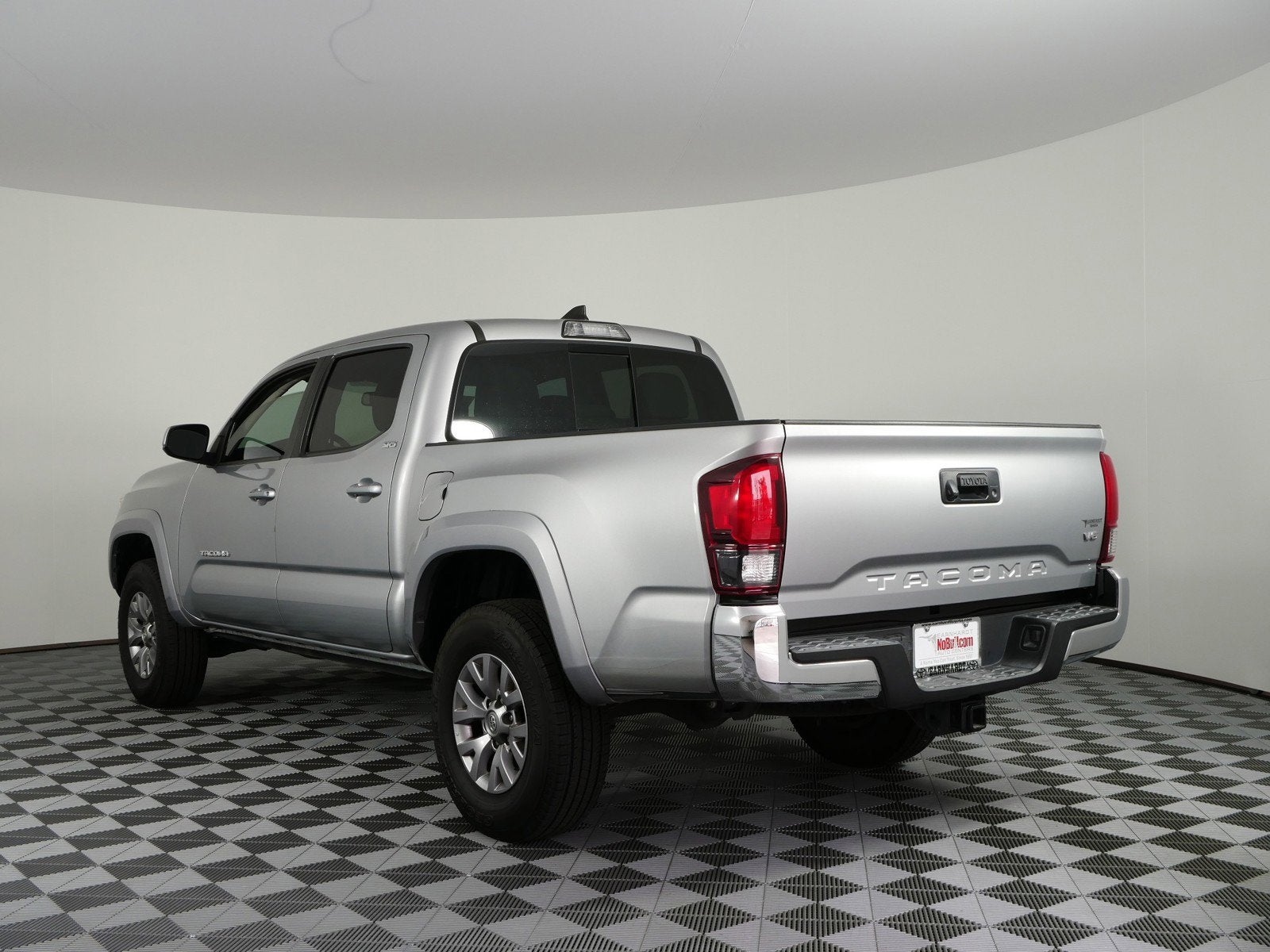 2018 Toyota Tacoma SR5 *1-OWNER! CLEAN CARFAX*