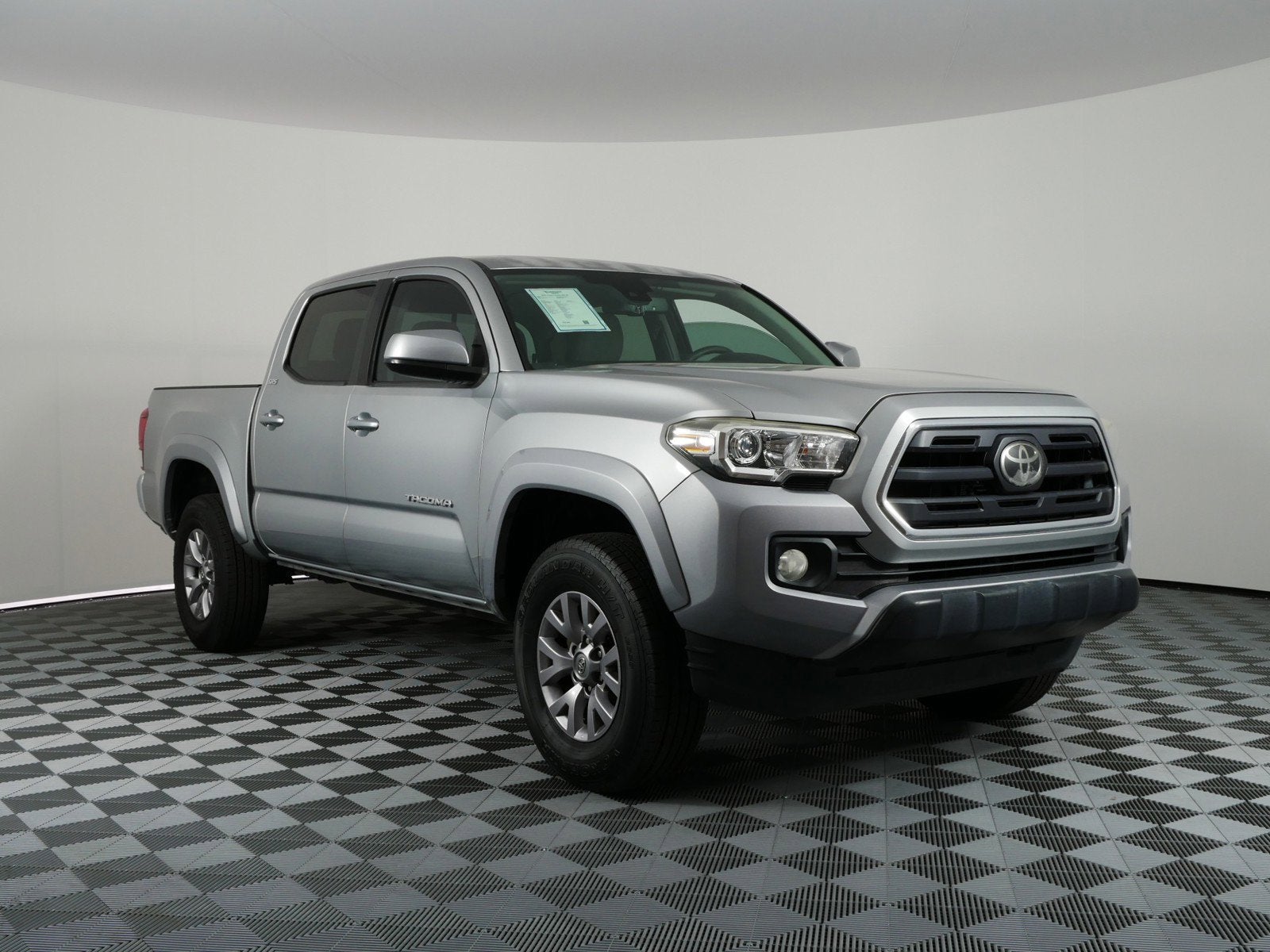 2018 Toyota Tacoma SR5 *1-OWNER! CLEAN CARFAX*