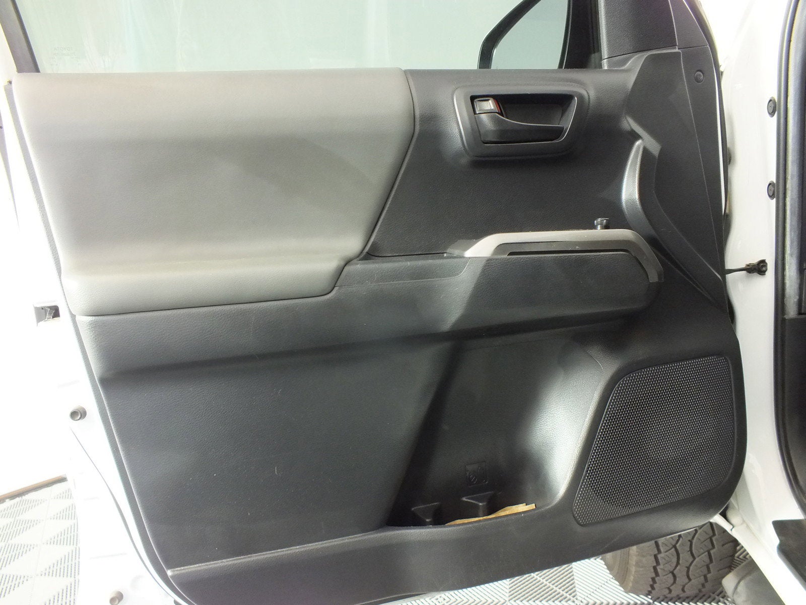 2022 Toyota Tacoma SR5 4WD *WELL MAINTAINED!*