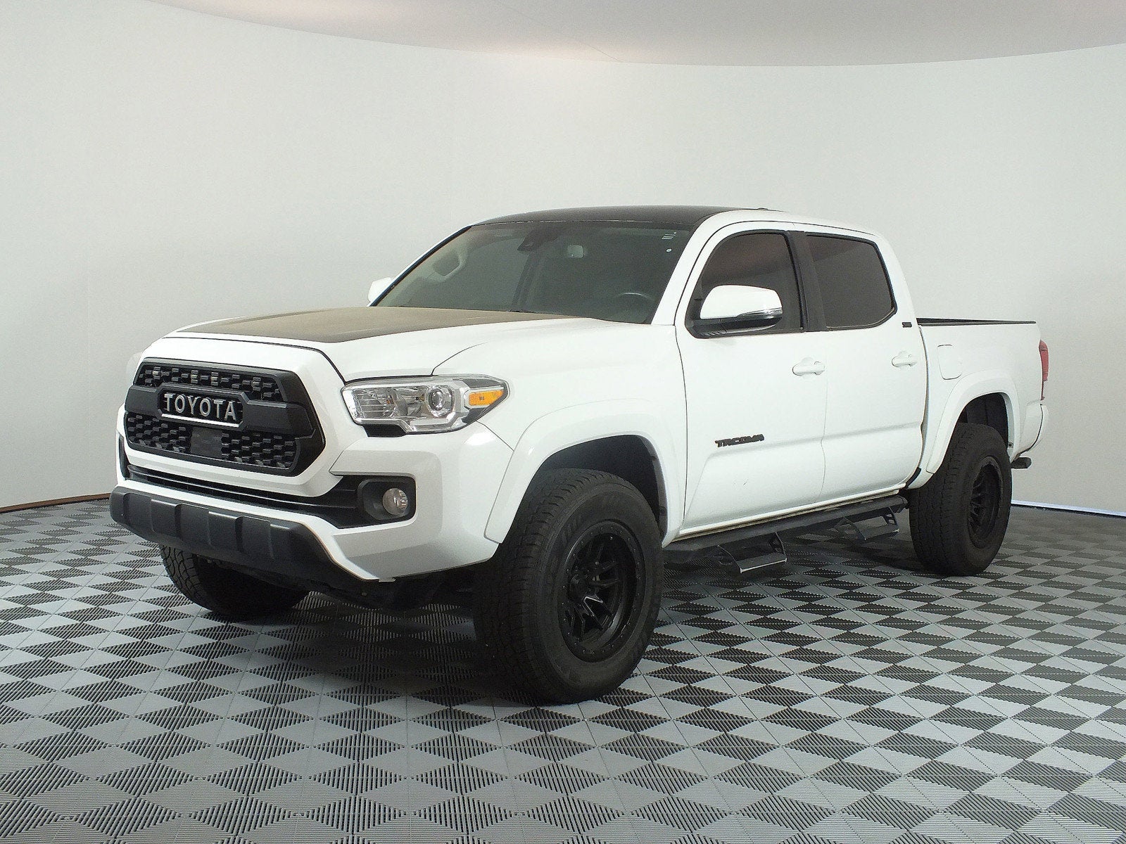 2022 Toyota Tacoma SR5 4WD *WELL MAINTAINED!*