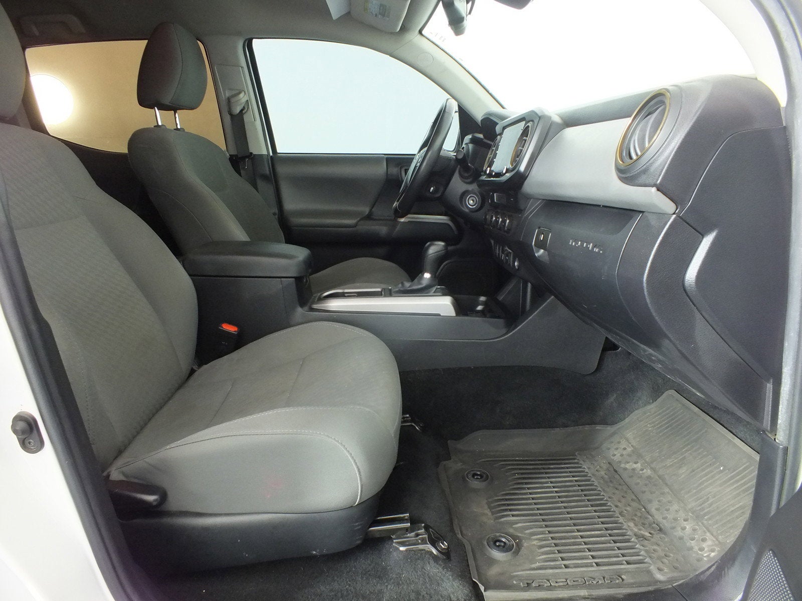 2022 Toyota Tacoma SR5 4WD *WELL MAINTAINED!*