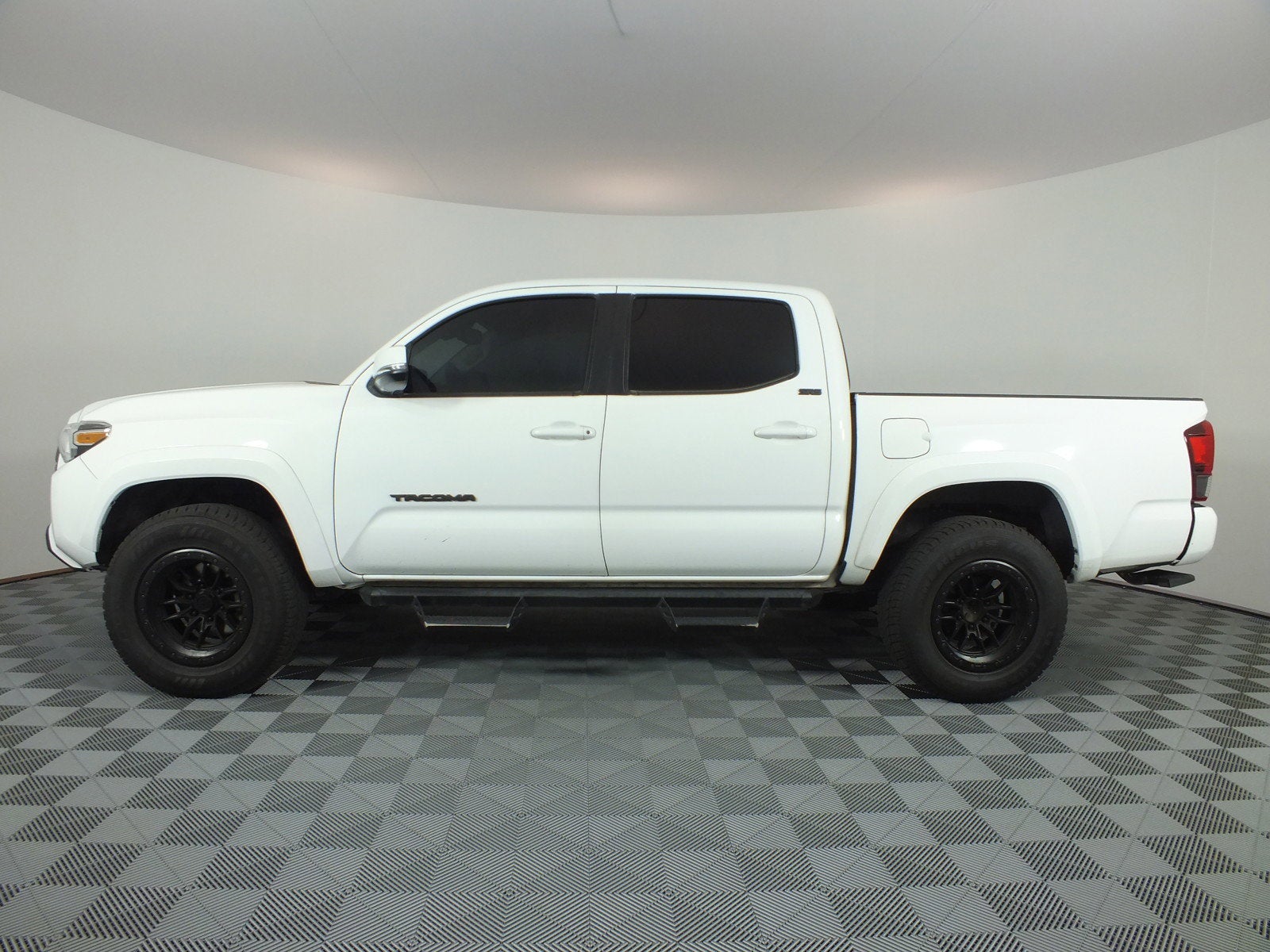 2022 Toyota Tacoma SR5 4WD *WELL MAINTAINED!*