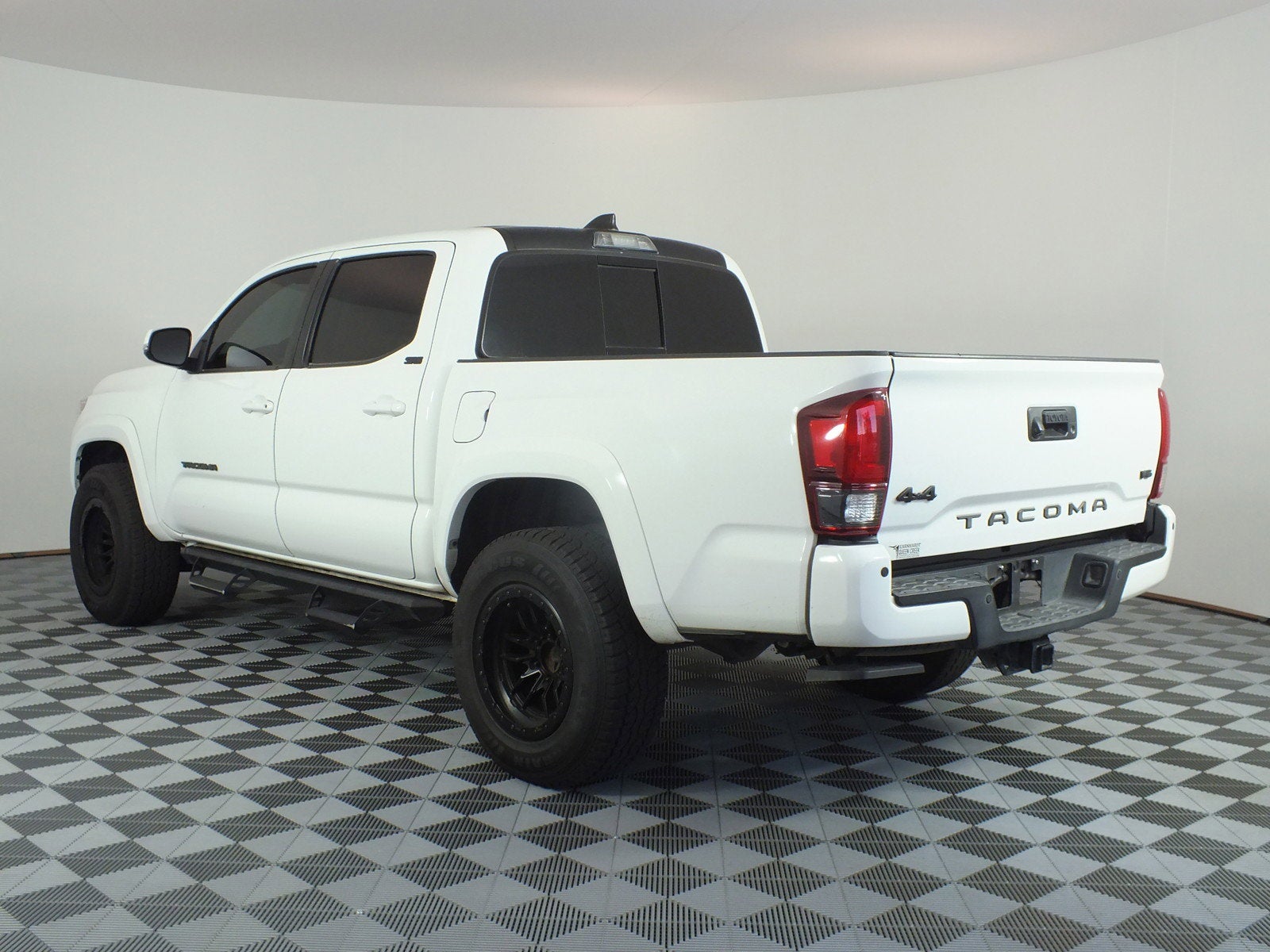 2022 Toyota Tacoma SR5 4WD *WELL MAINTAINED!*
