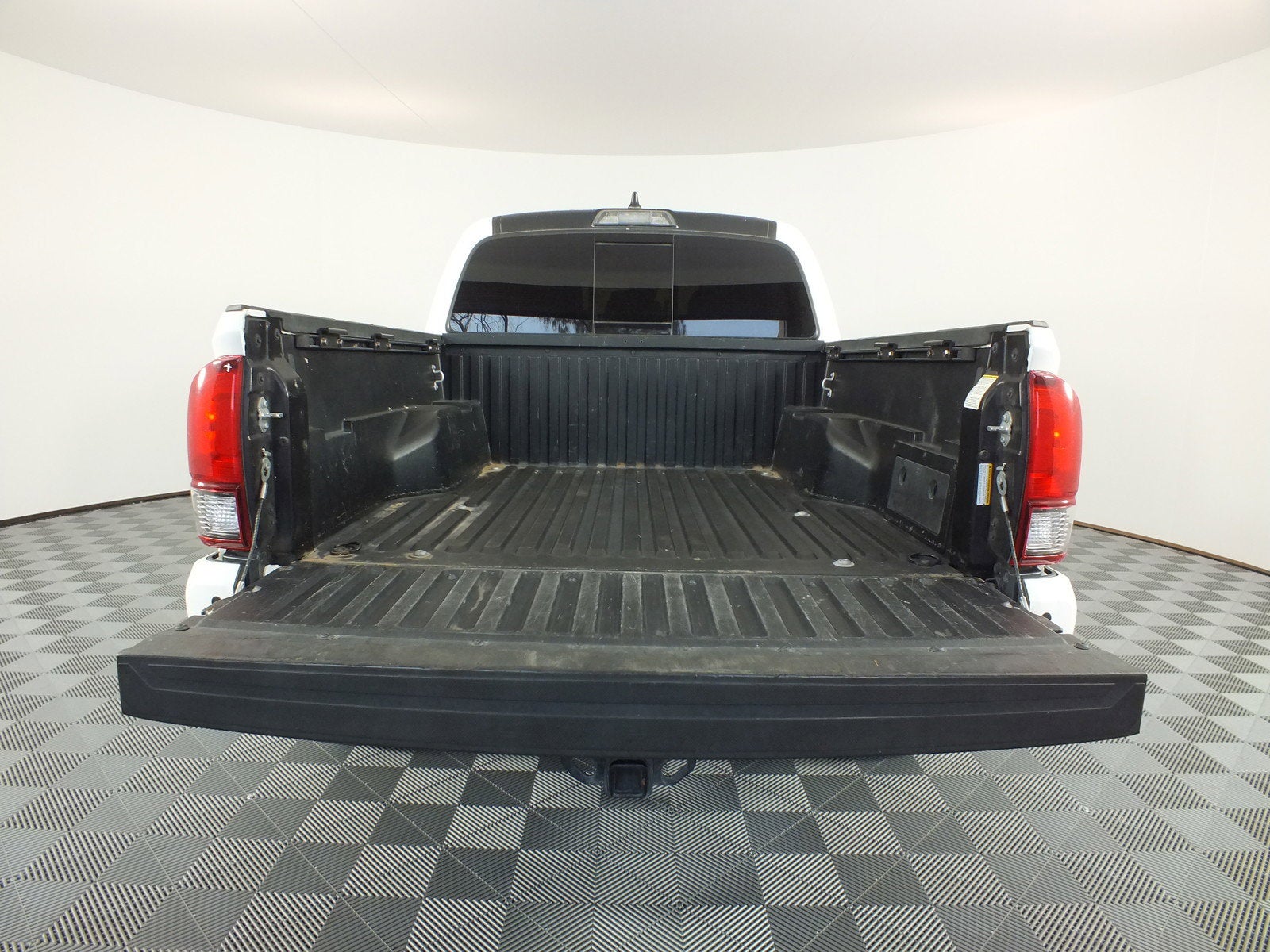 2022 Toyota Tacoma SR5 4WD *WELL MAINTAINED!*