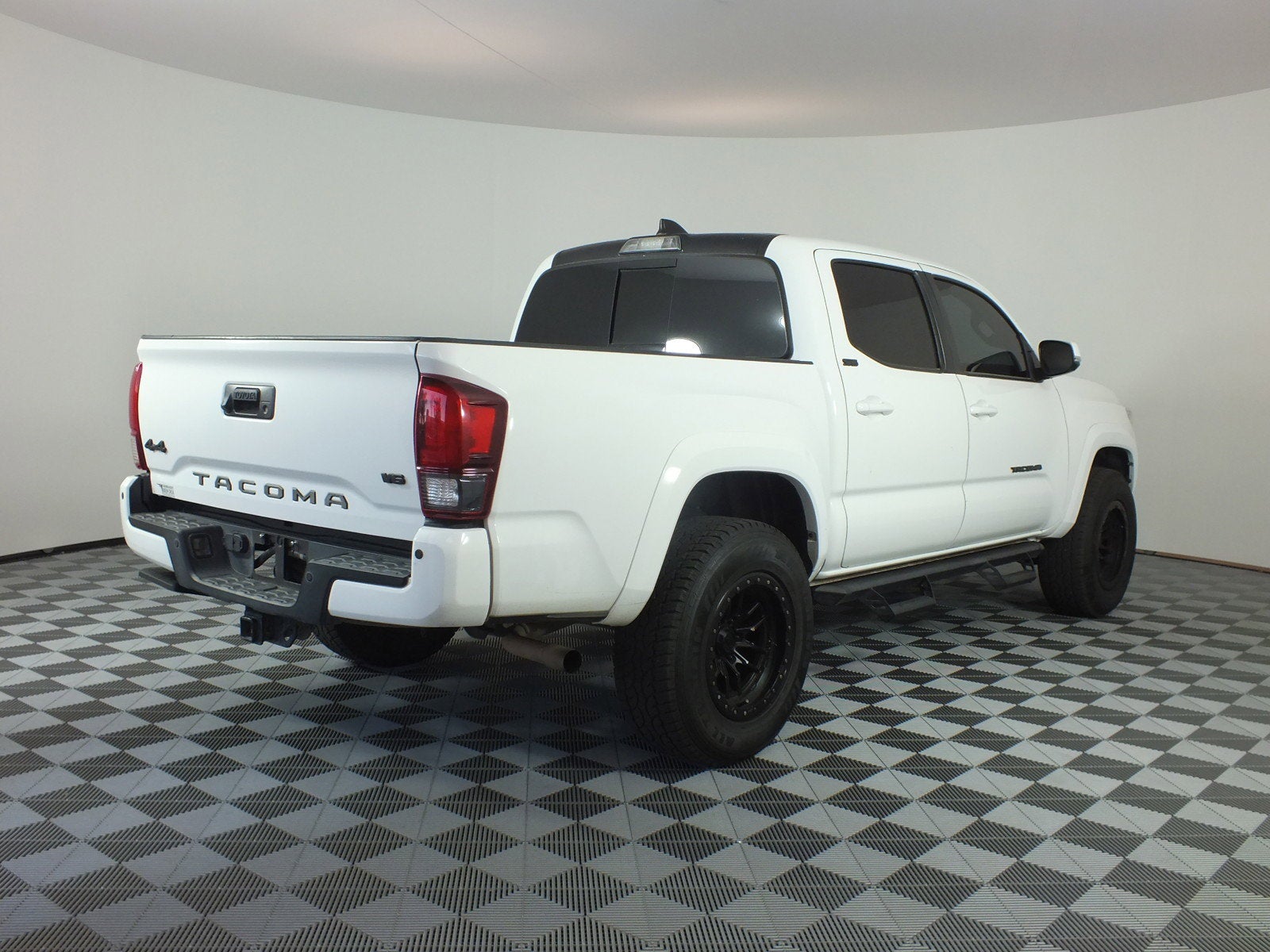2022 Toyota Tacoma SR5 4WD *WELL MAINTAINED!*