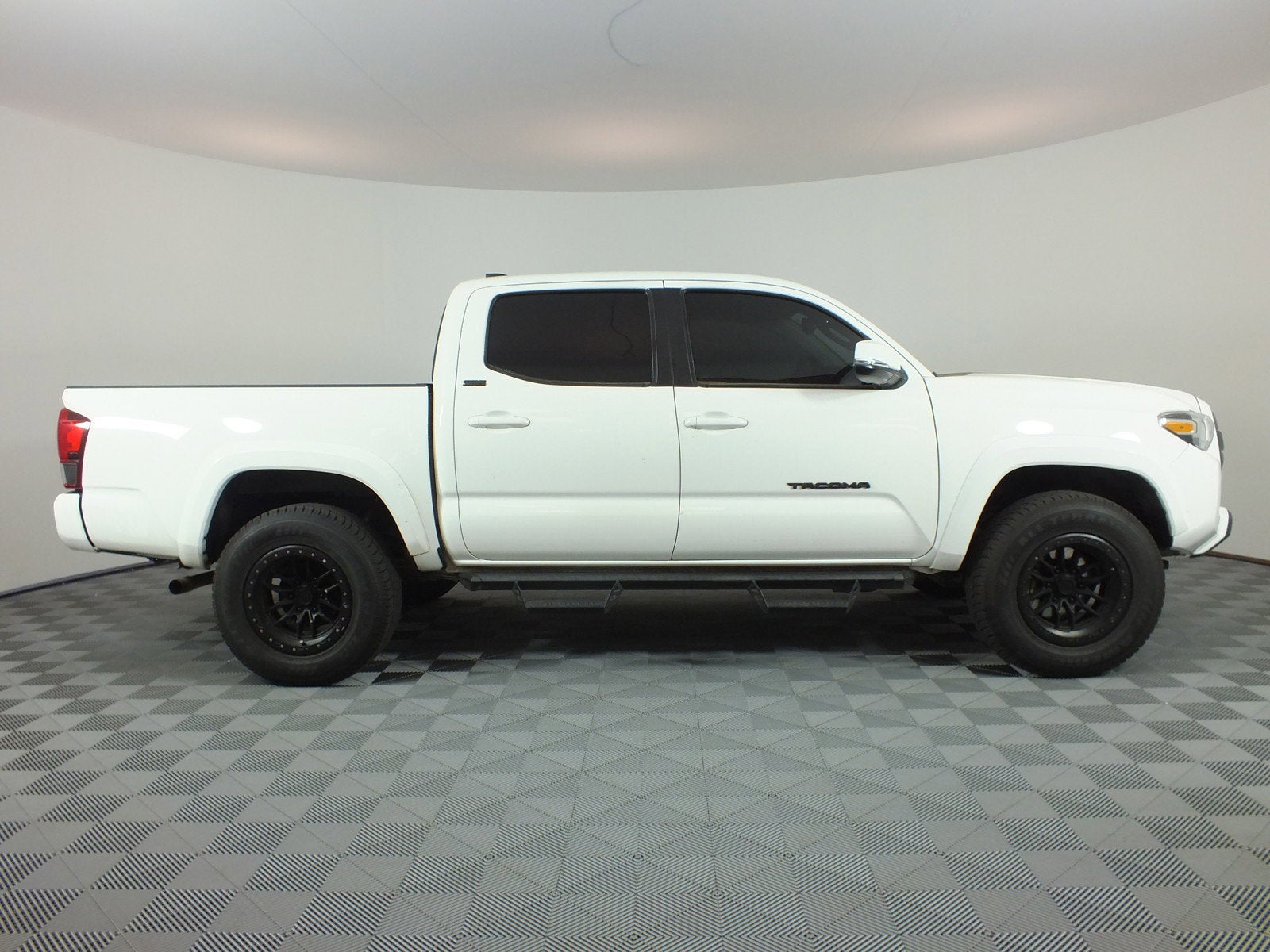 2022 Toyota Tacoma SR5 4WD *WELL MAINTAINED!*
