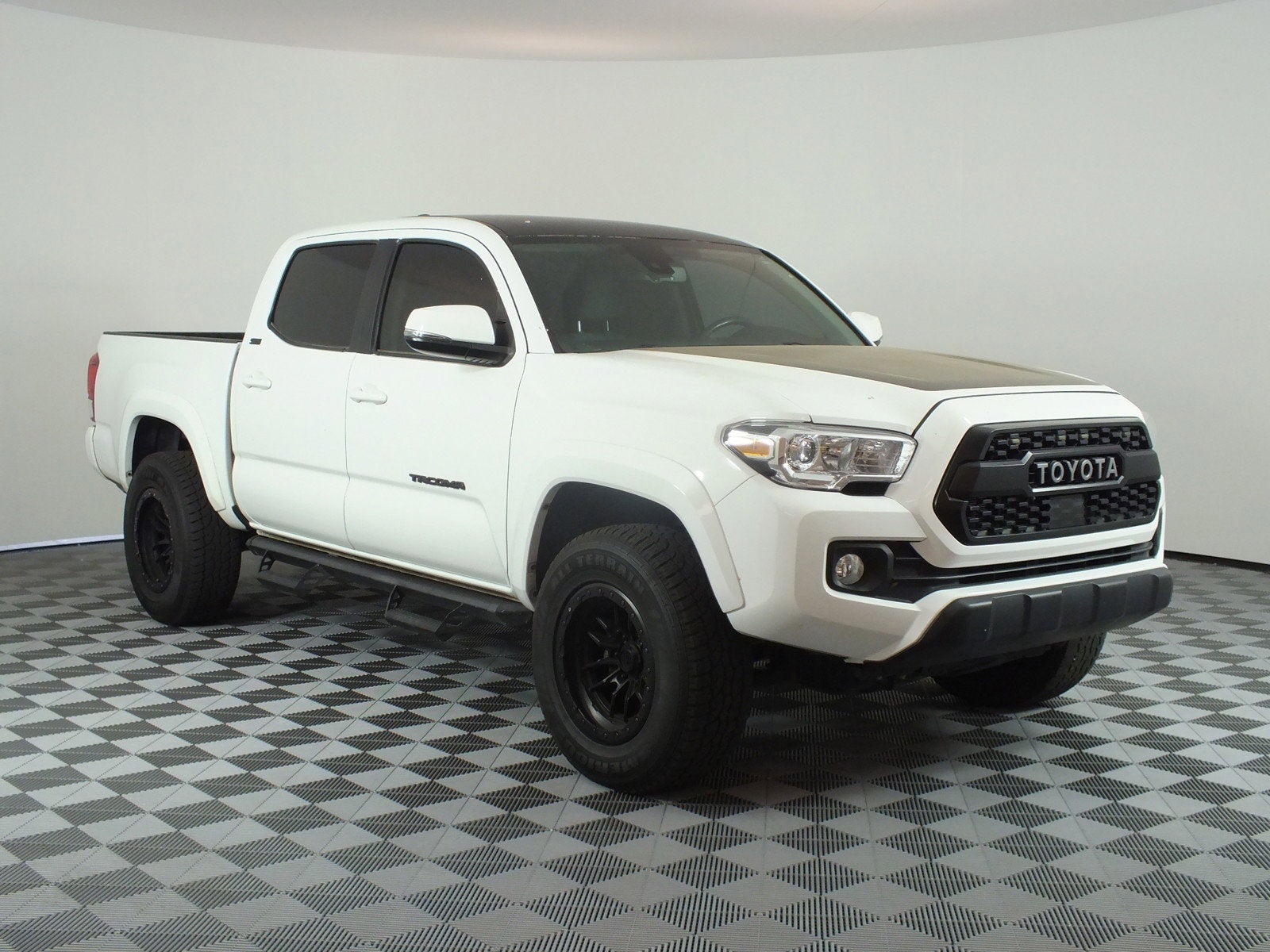 2022 Toyota Tacoma SR5 4WD *WELL MAINTAINED!*