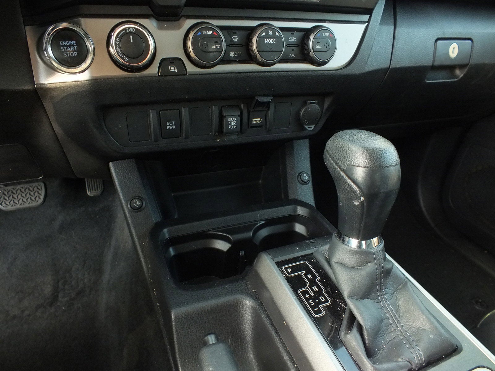 2023 Toyota Tacoma SR5 4WD *1-OWNER*