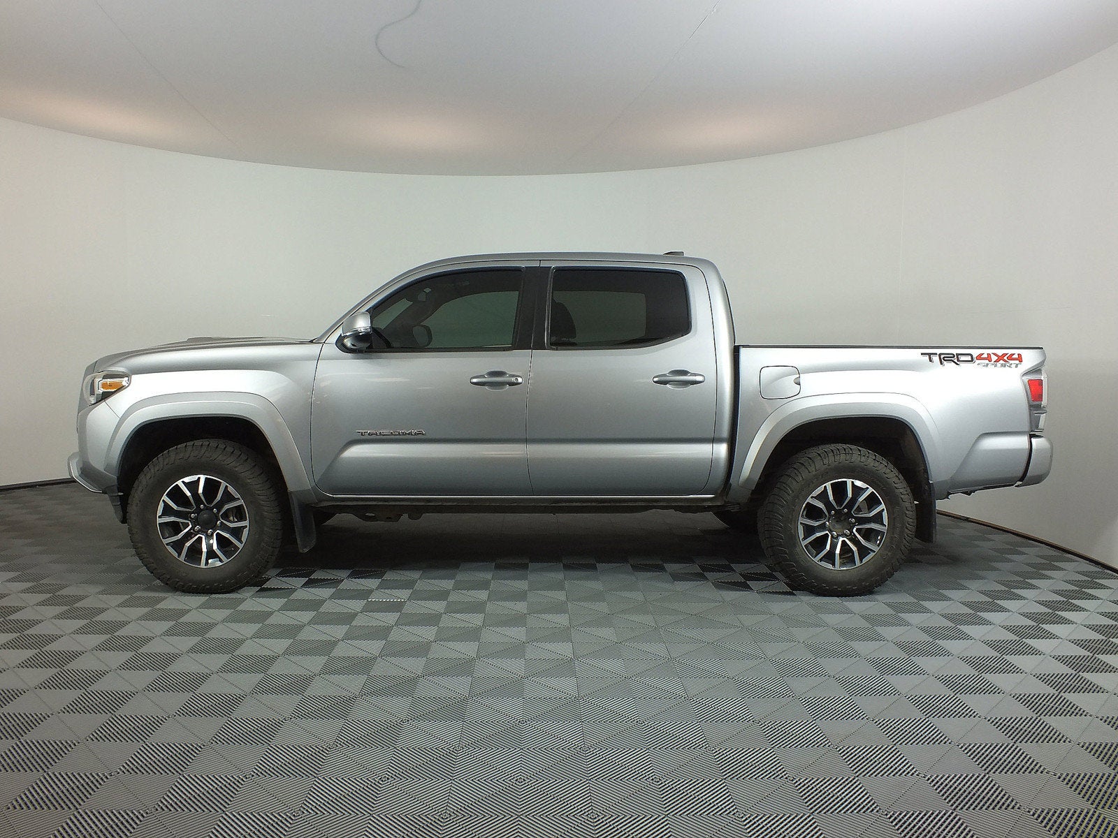 2020 Toyota Tacoma TRD Sport 4WD *RELIABLE DAILY DRIVER!*