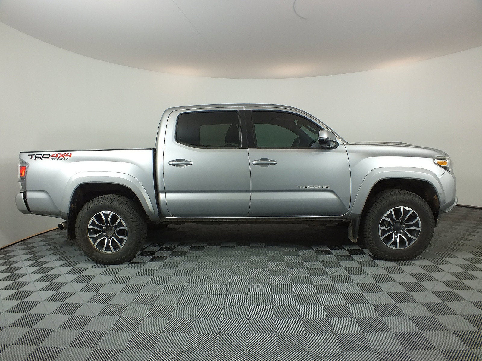 2020 Toyota Tacoma TRD Sport 4WD *RELIABLE DAILY DRIVER!*