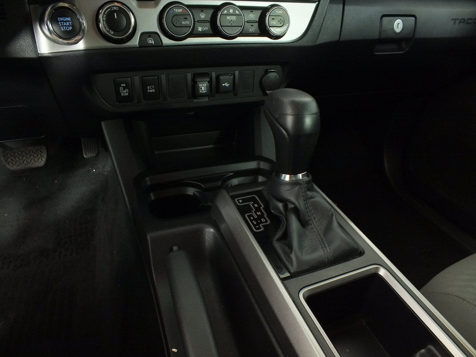 2023 Toyota Tacoma SR5 4WD *1-OWNER*