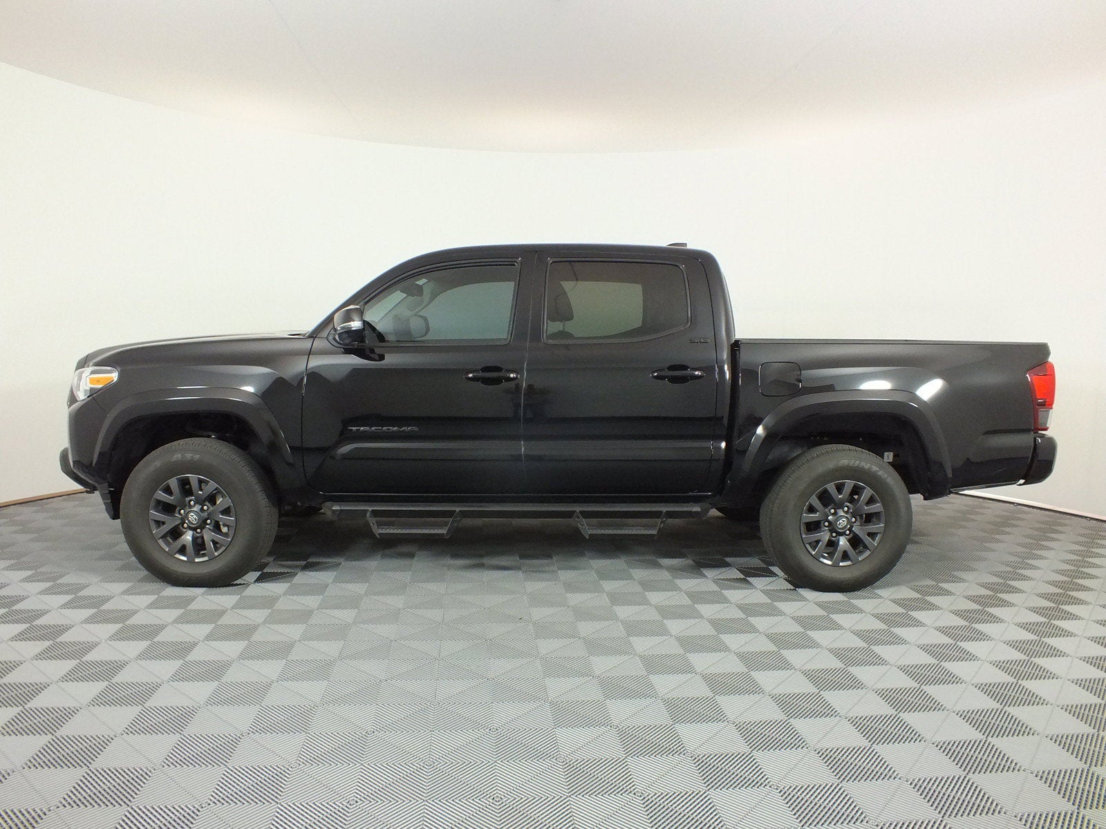 2023 Toyota Tacoma SR5 4WD *1-OWNER*