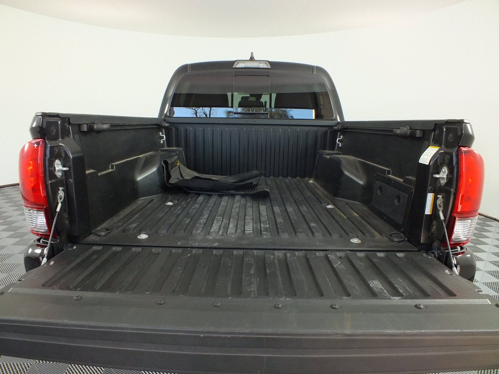 2023 Toyota Tacoma SR5 4WD *1-OWNER*