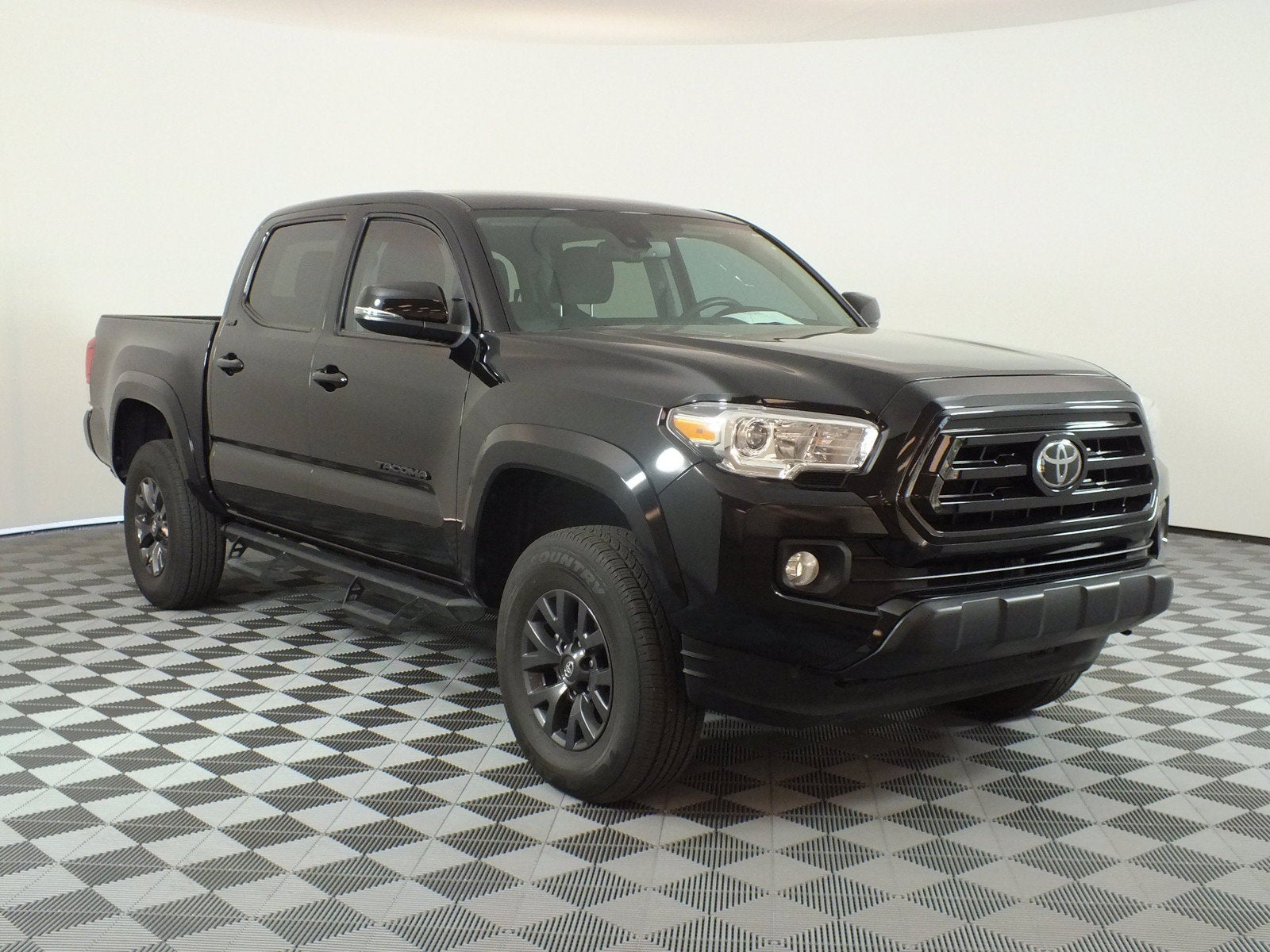 2023 Toyota Tacoma SR5 4WD *1-OWNER*