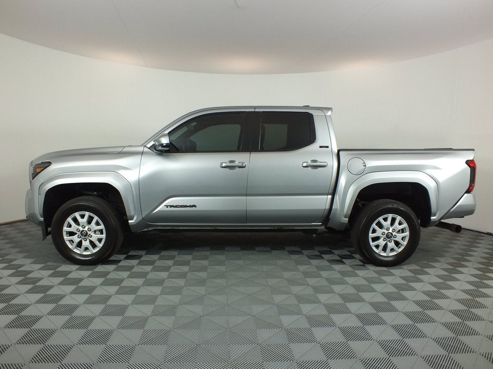 2025 Toyota Tacoma SR5 *1-OWNER*