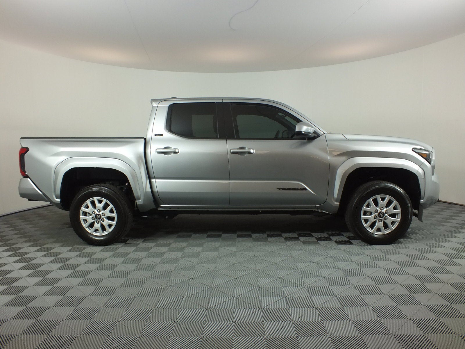 2025 Toyota Tacoma SR5 *1-OWNER*