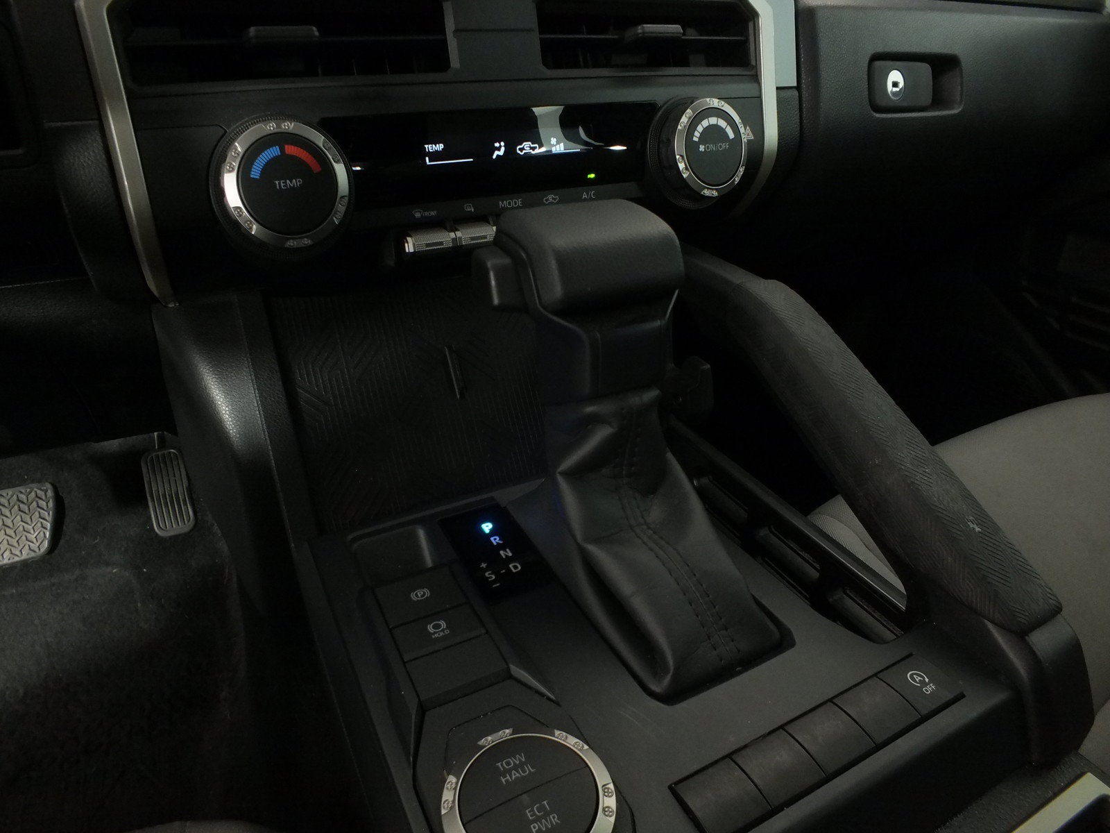 2025 Toyota Tacoma SR5 *1-OWNER*