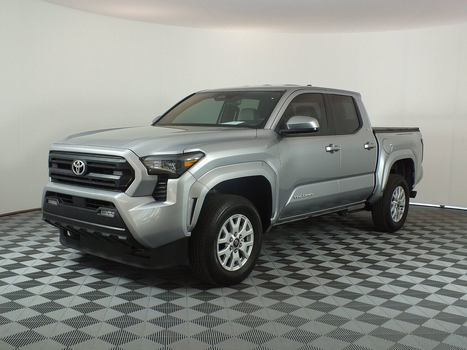2025 Toyota Tacoma SR5 *1-OWNER*
