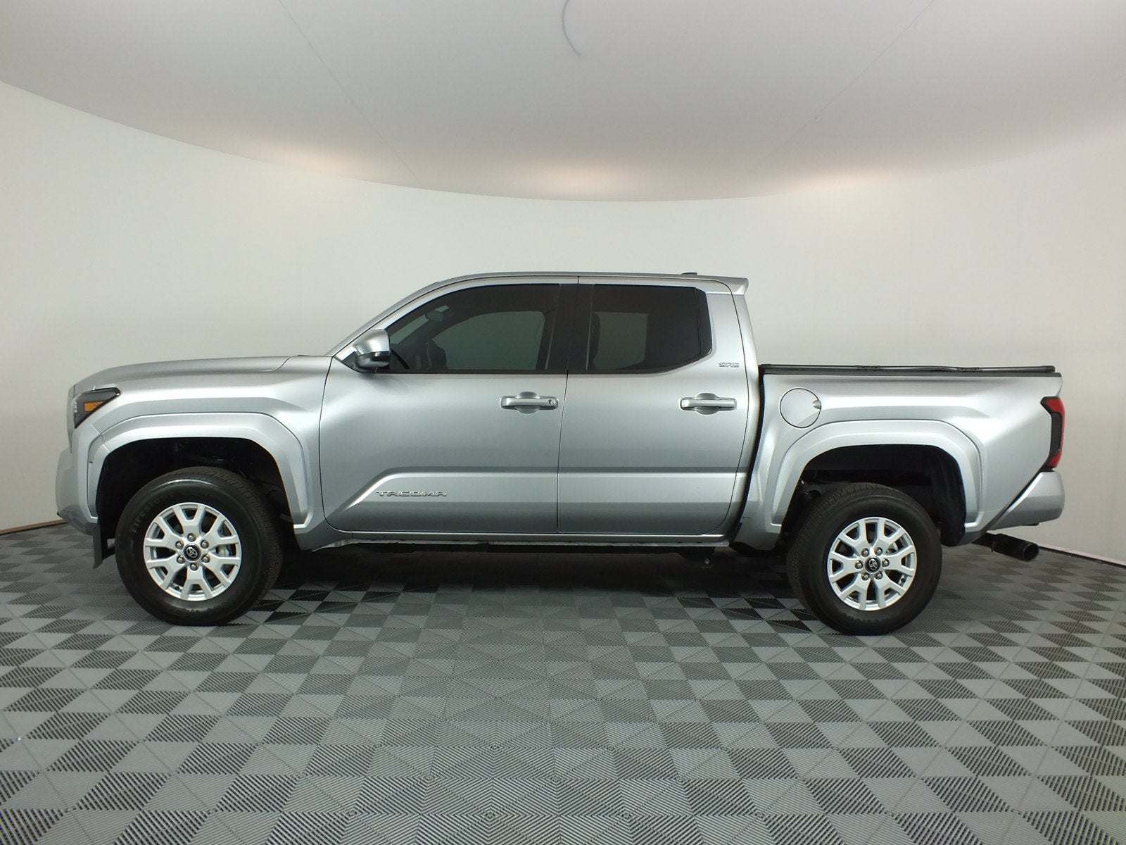 2025 Toyota Tacoma SR5 *1-OWNER*