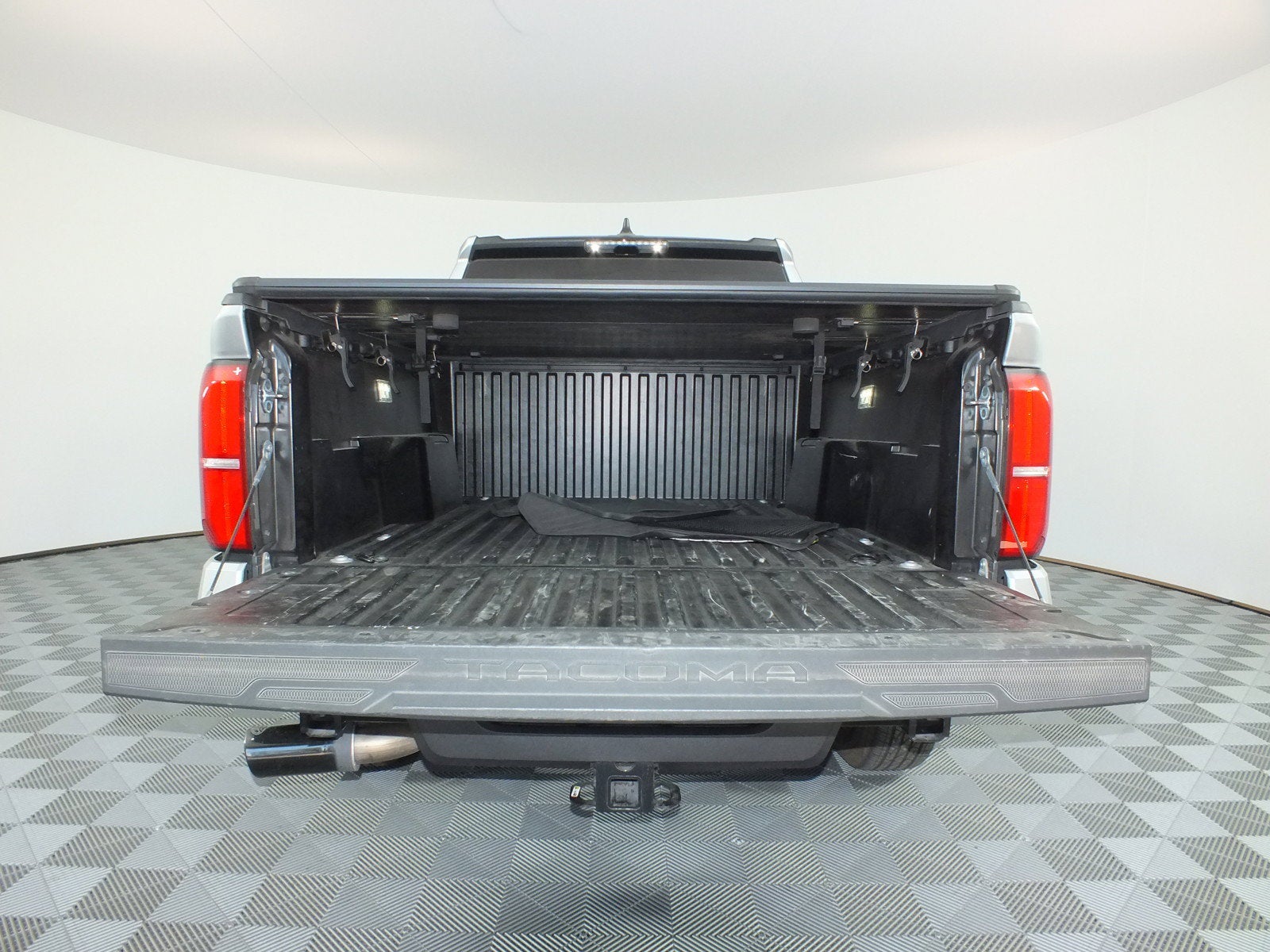 2025 Toyota Tacoma SR5 *1-OWNER*