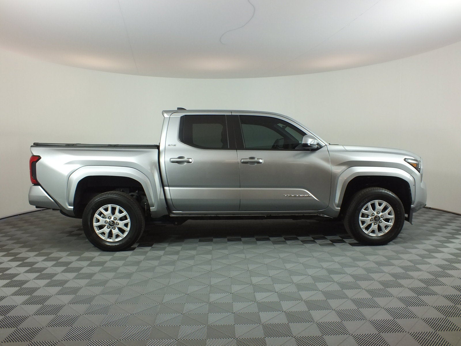 2025 Toyota Tacoma SR5 *1-OWNER*