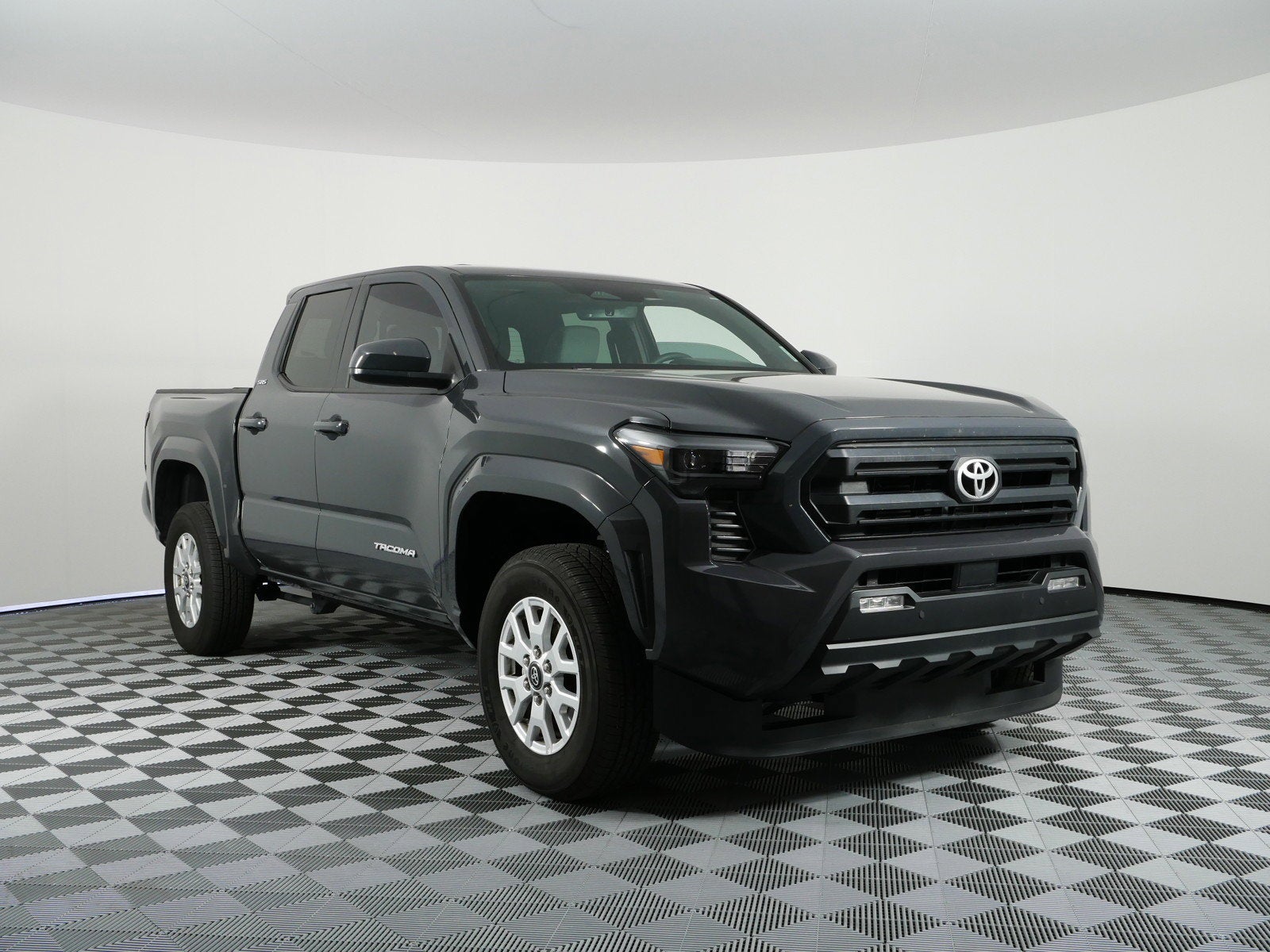 2025 Toyota Tacoma 2WD SR5 RWD *1 OWNER, CLEAN CARFAX!
