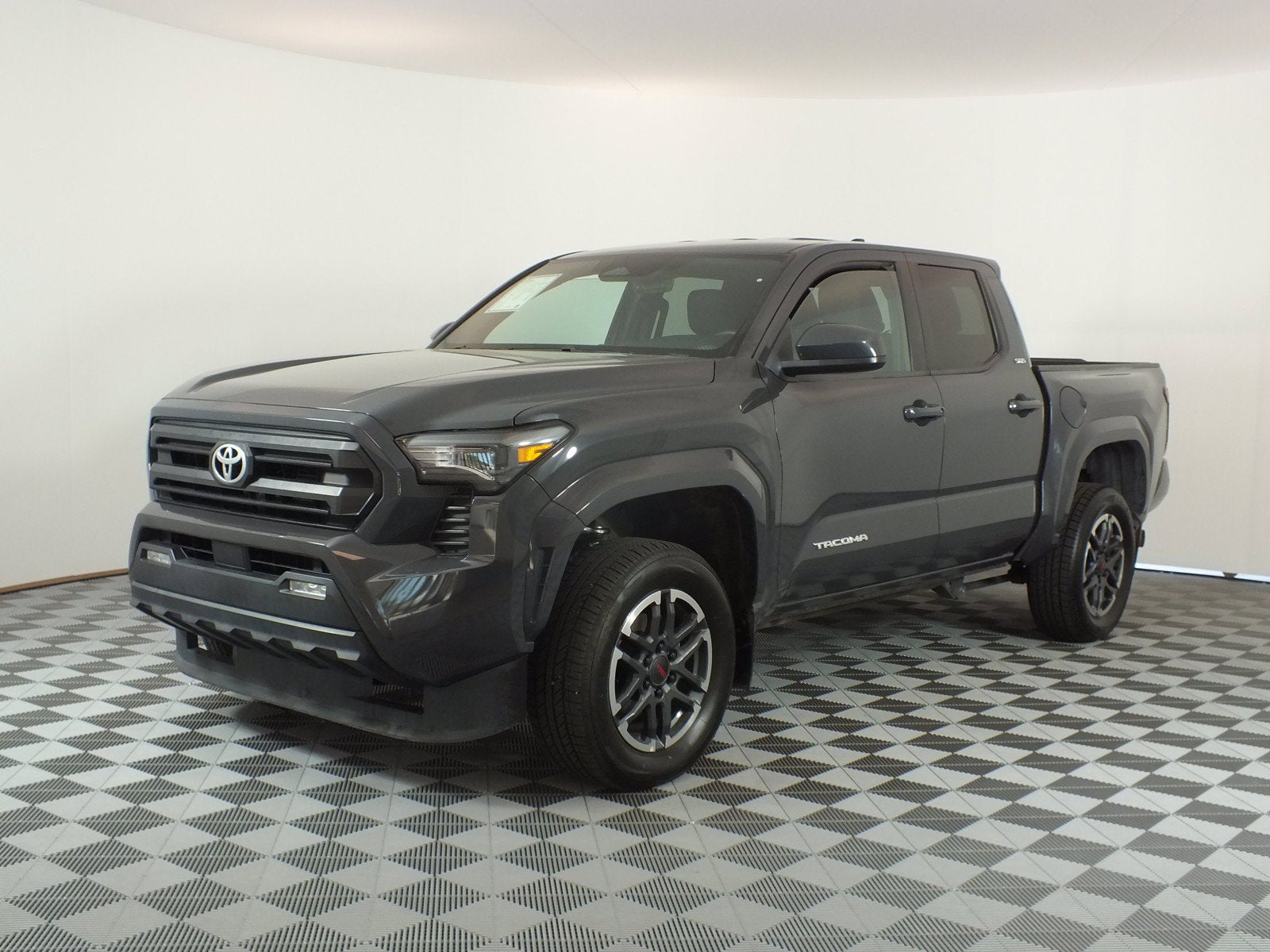 2024 Toyota Tacoma SR5 4WD *1-OWNER*