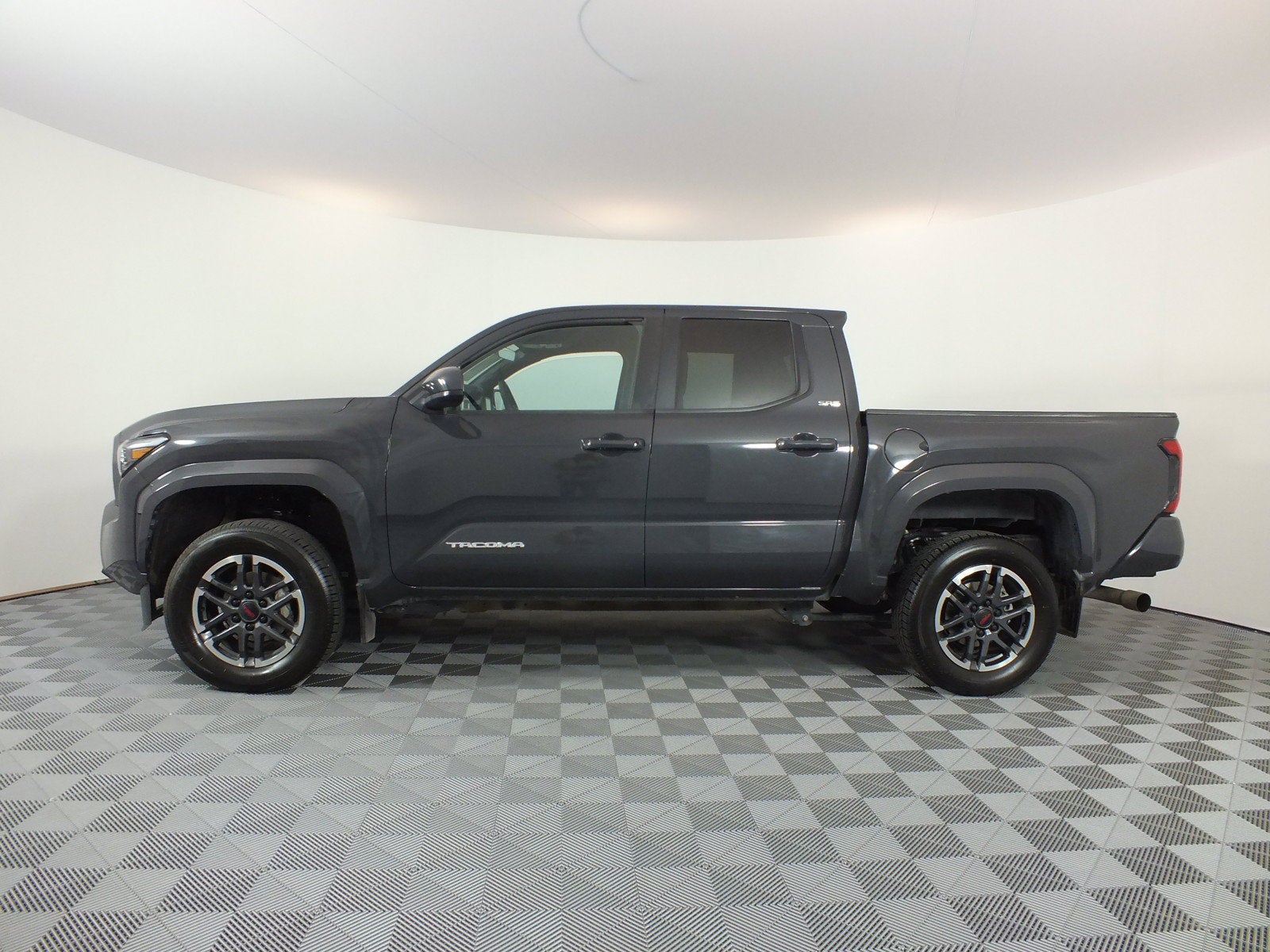 2024 Toyota Tacoma SR5 4WD *1-OWNER*