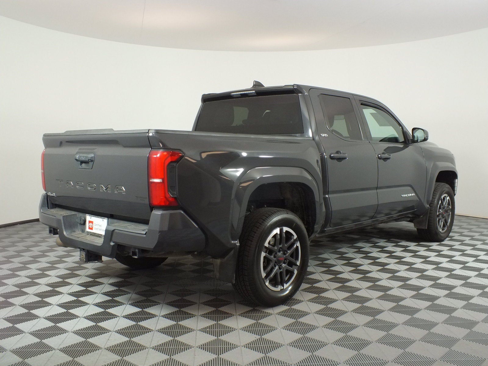 2024 Toyota Tacoma SR5 4WD *1-OWNER*