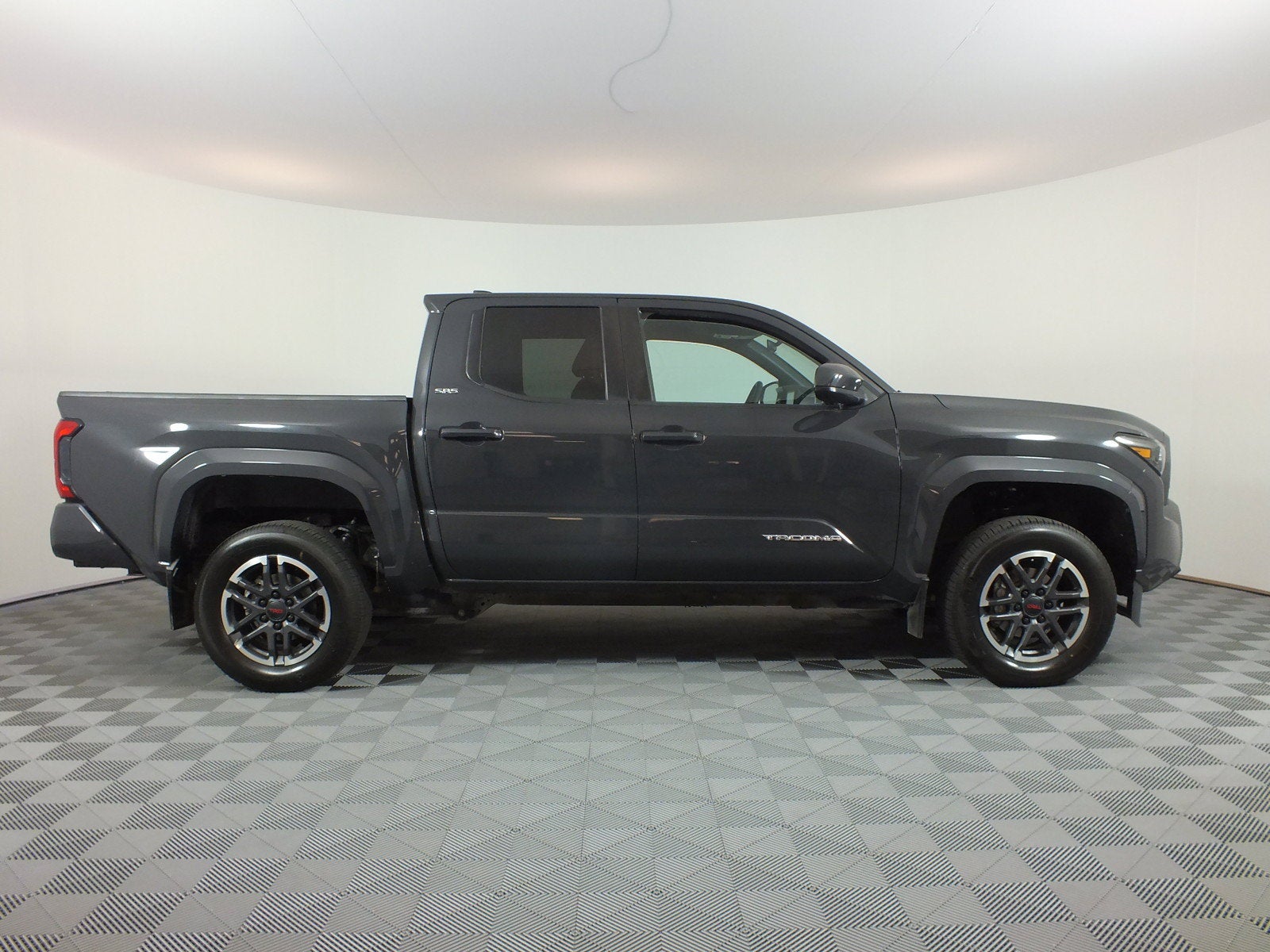 2024 Toyota Tacoma SR5 4WD *1-OWNER*