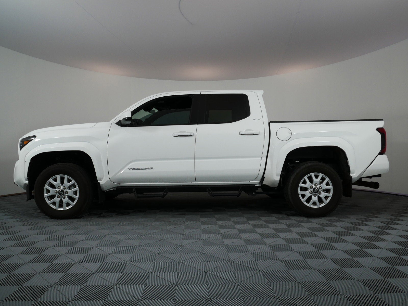 2024 Toyota Tacoma SR5 4WD *1-OWNER*