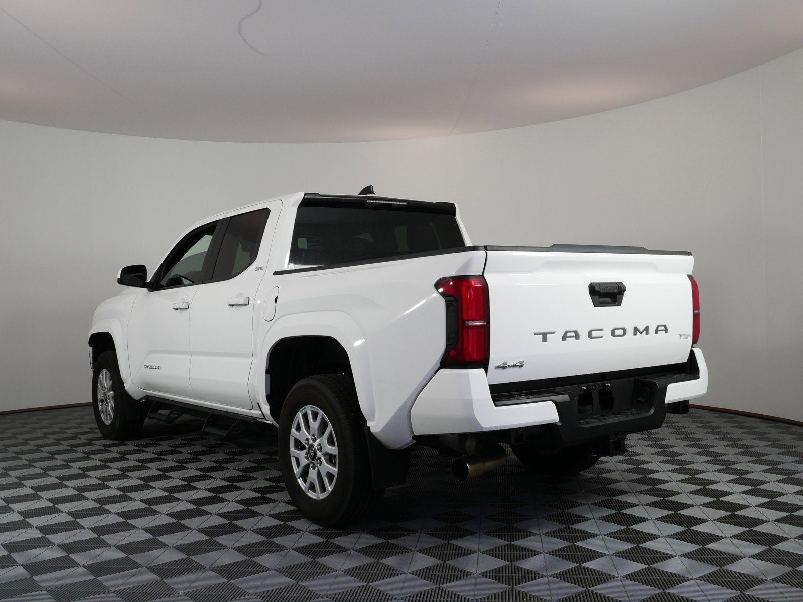 2024 Toyota Tacoma SR5 4WD *1-OWNER*