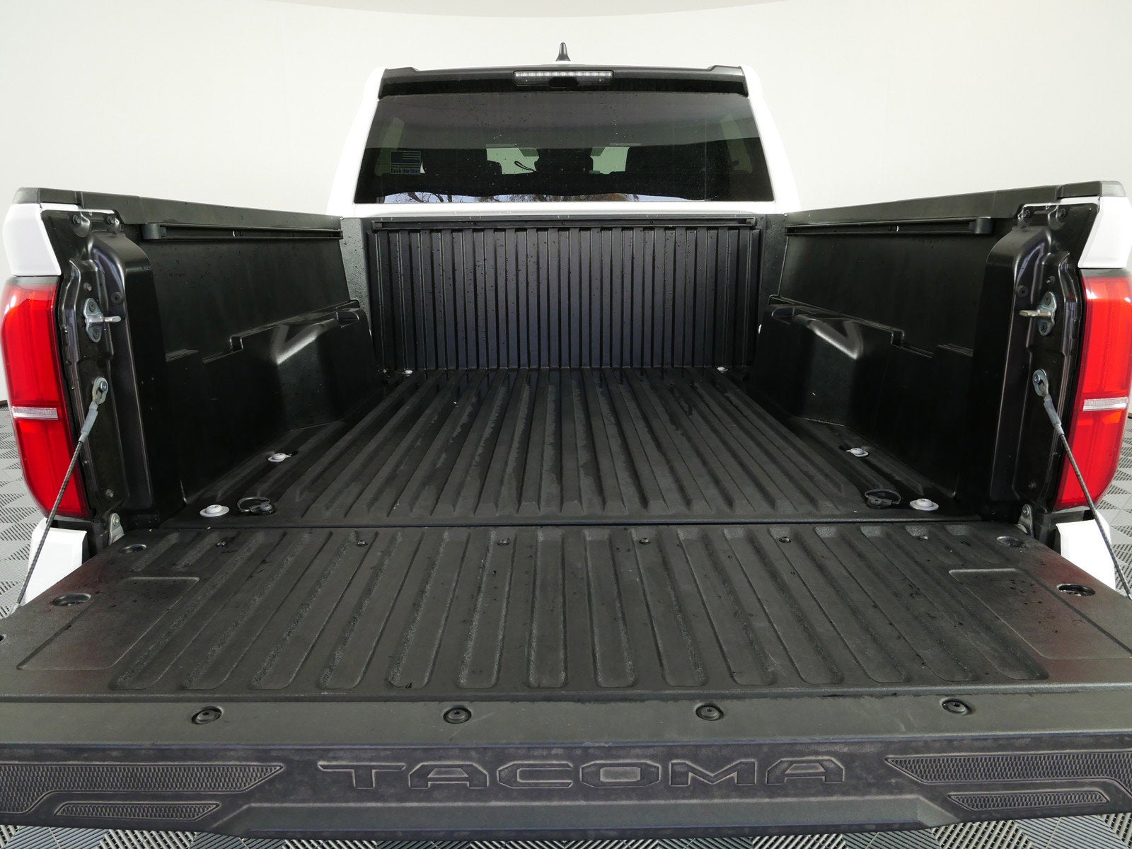 2024 Toyota Tacoma SR5 4WD *1-OWNER*