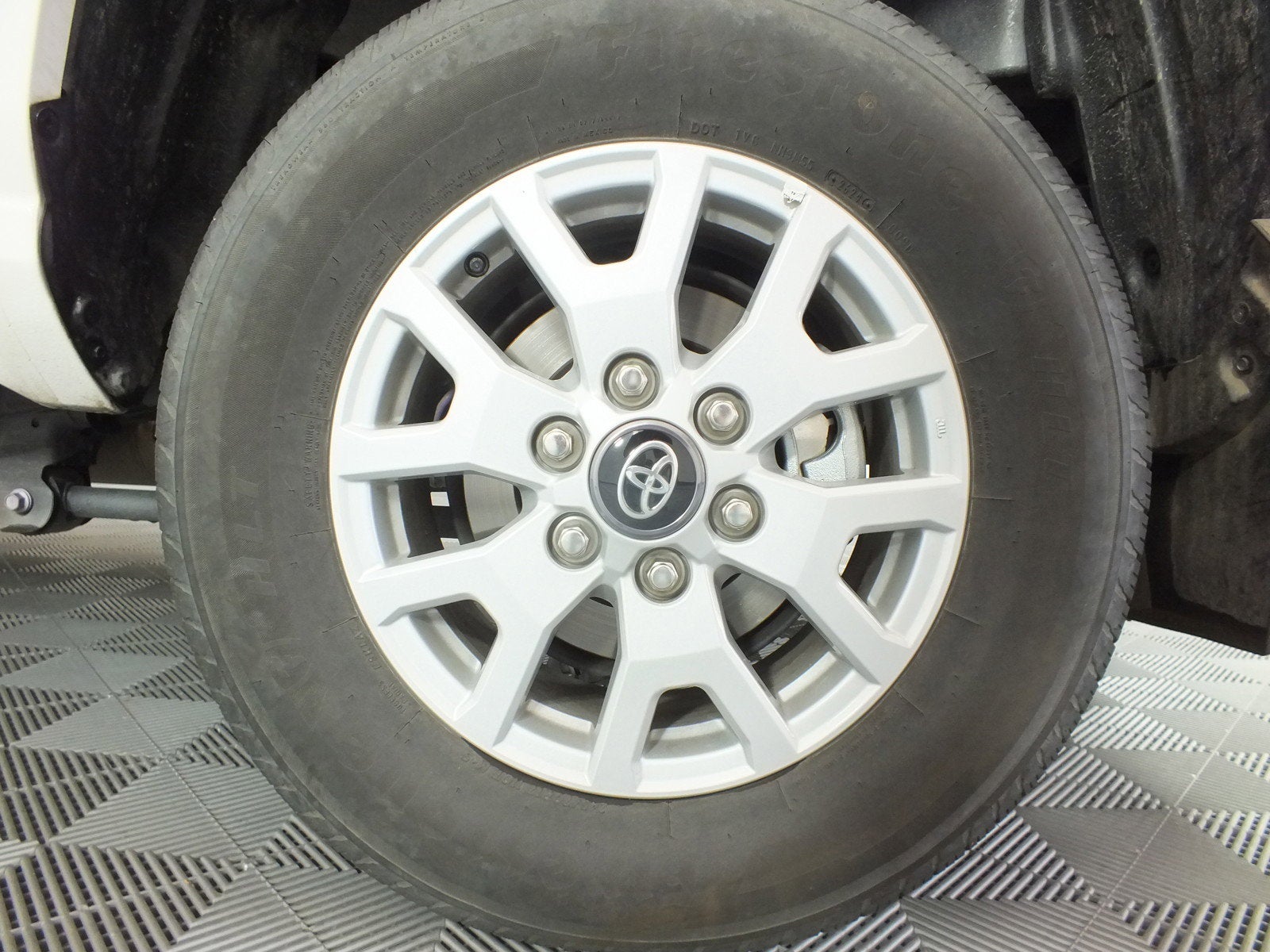 2024 Toyota Tacoma SR5 4WD *1-OWNER! LOW MILES!*